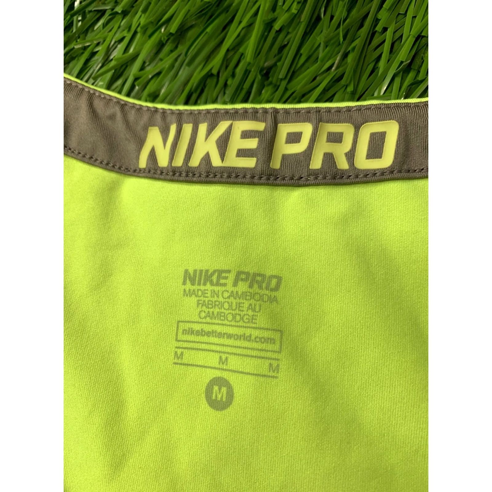 Nike NIKE PRO DRI-FIT 2014 WOMEN COMPRESSION SHIRT JERSEY T-SHIRT TEE ORIGINAL SIZE M Mint Woman Jersey T-Shirt Nike Womens M XS? Size M / US 6-8 / IT 42-44 - 5 Thumbnail