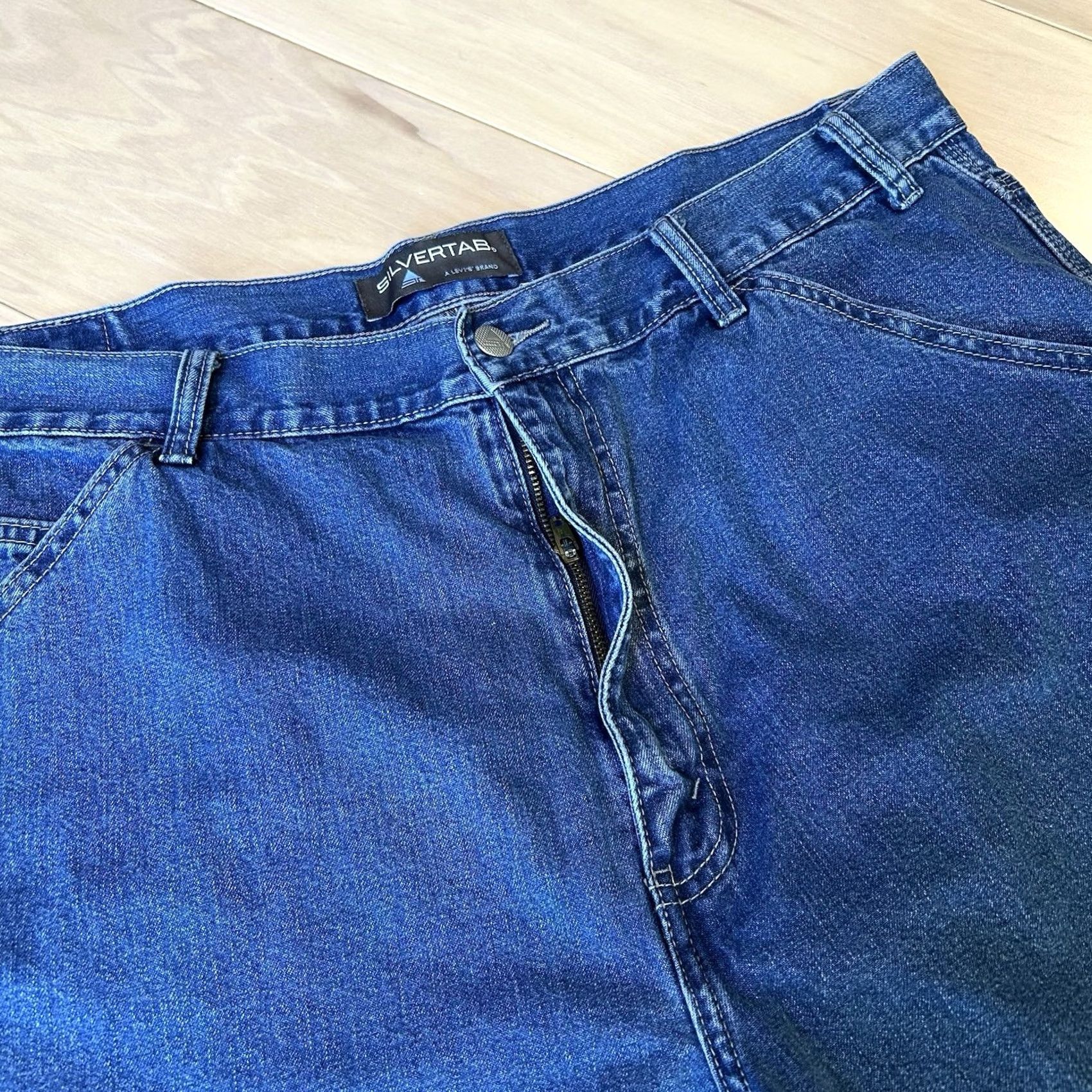 Levi's VINTAGE Levi's Silvertab Baggy Denim Shorts Men’s 38 Shirt Jeans Baggy 5-Pocket Denim Blue N/A Size US 38 / EU 54 - 3 Thumbnail