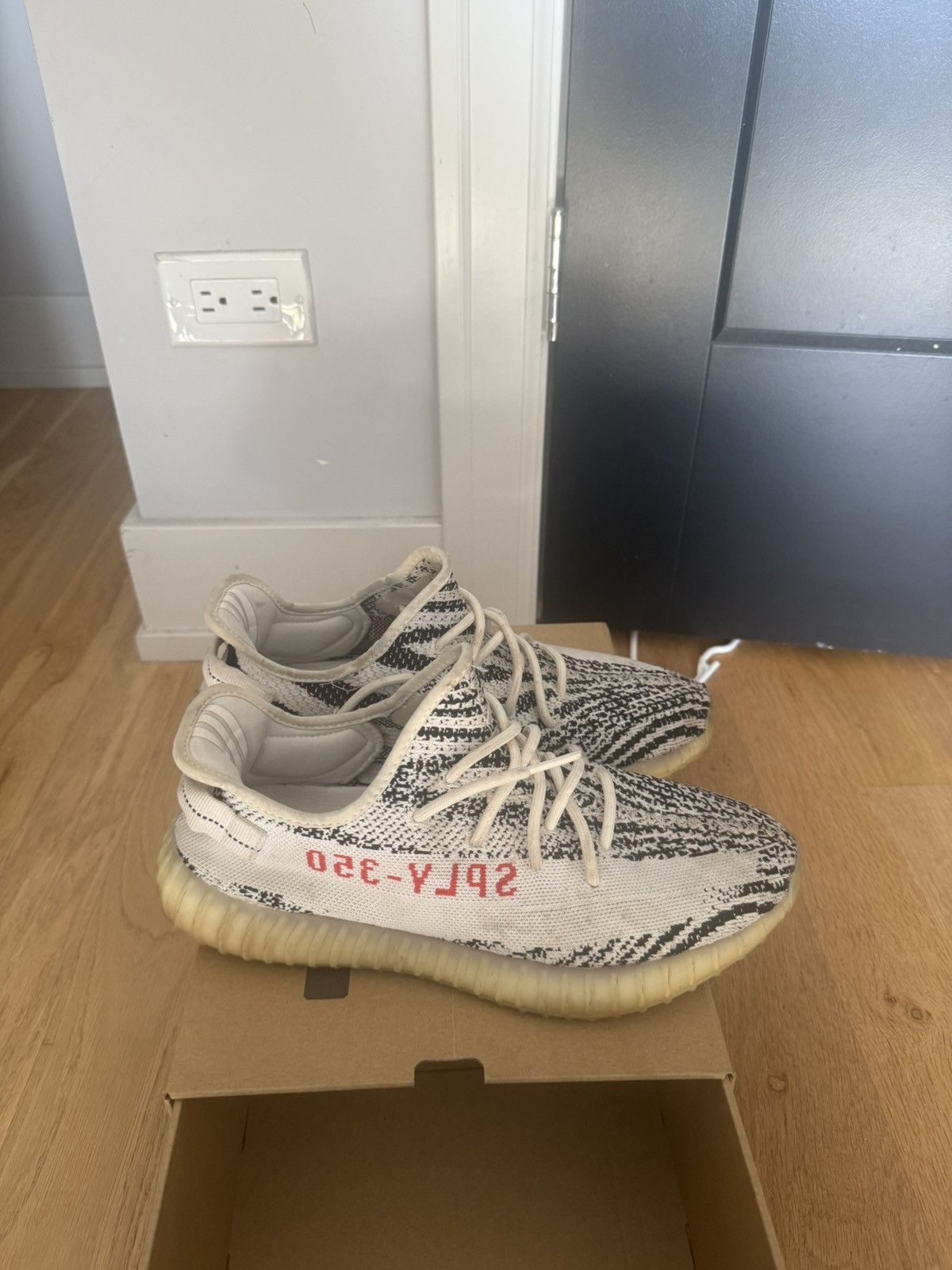 Yeezy Yeezy Zebra V2 Size US 11 / EU 44 - 2 Thumbnail