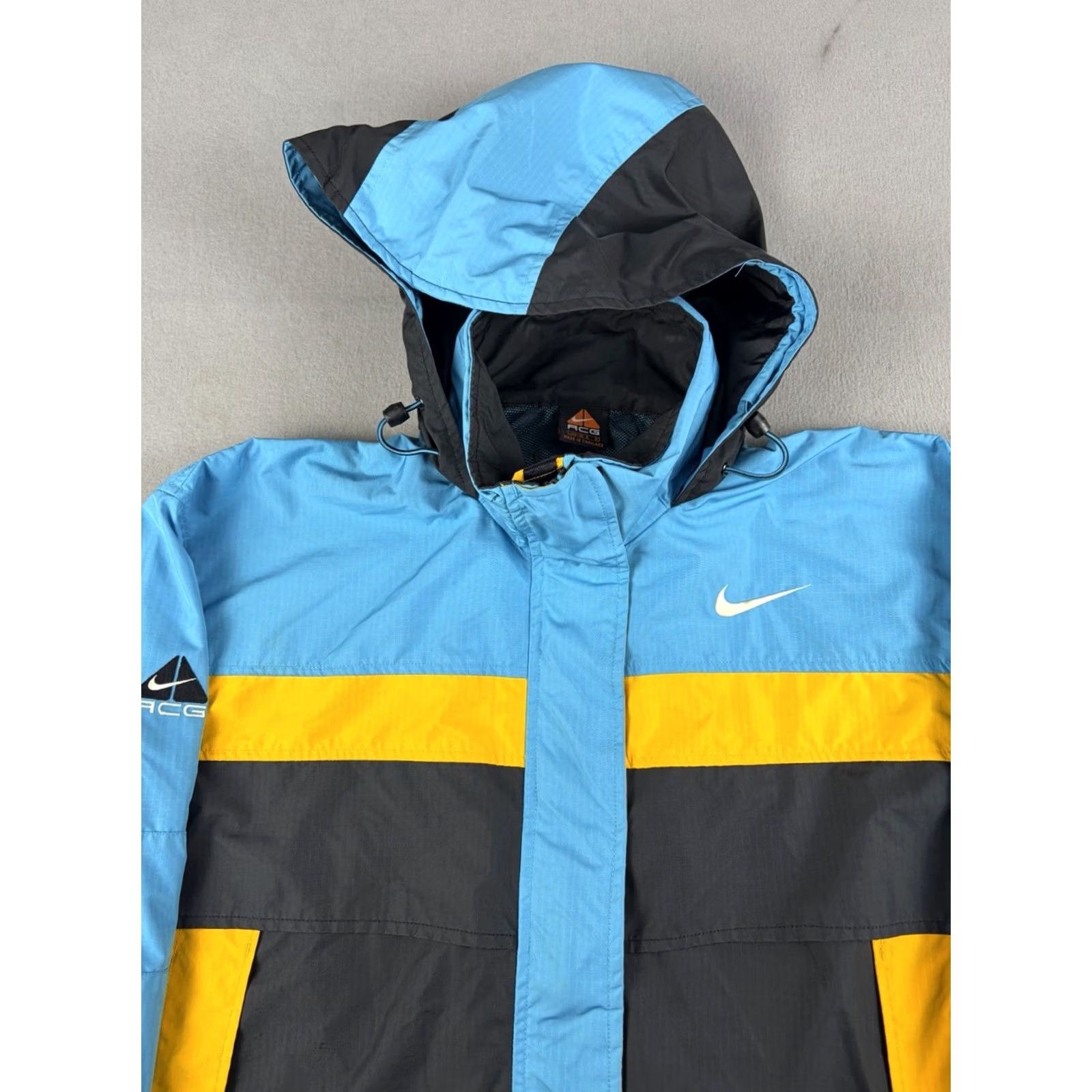 Nike ACG VINTAGE Nike ACG Windbreaker Jacket L Blue Yellow Full Zip Hooded 90s Mens Jacket Size US L / EU 52-54 / 3 - 2 Thumbnail