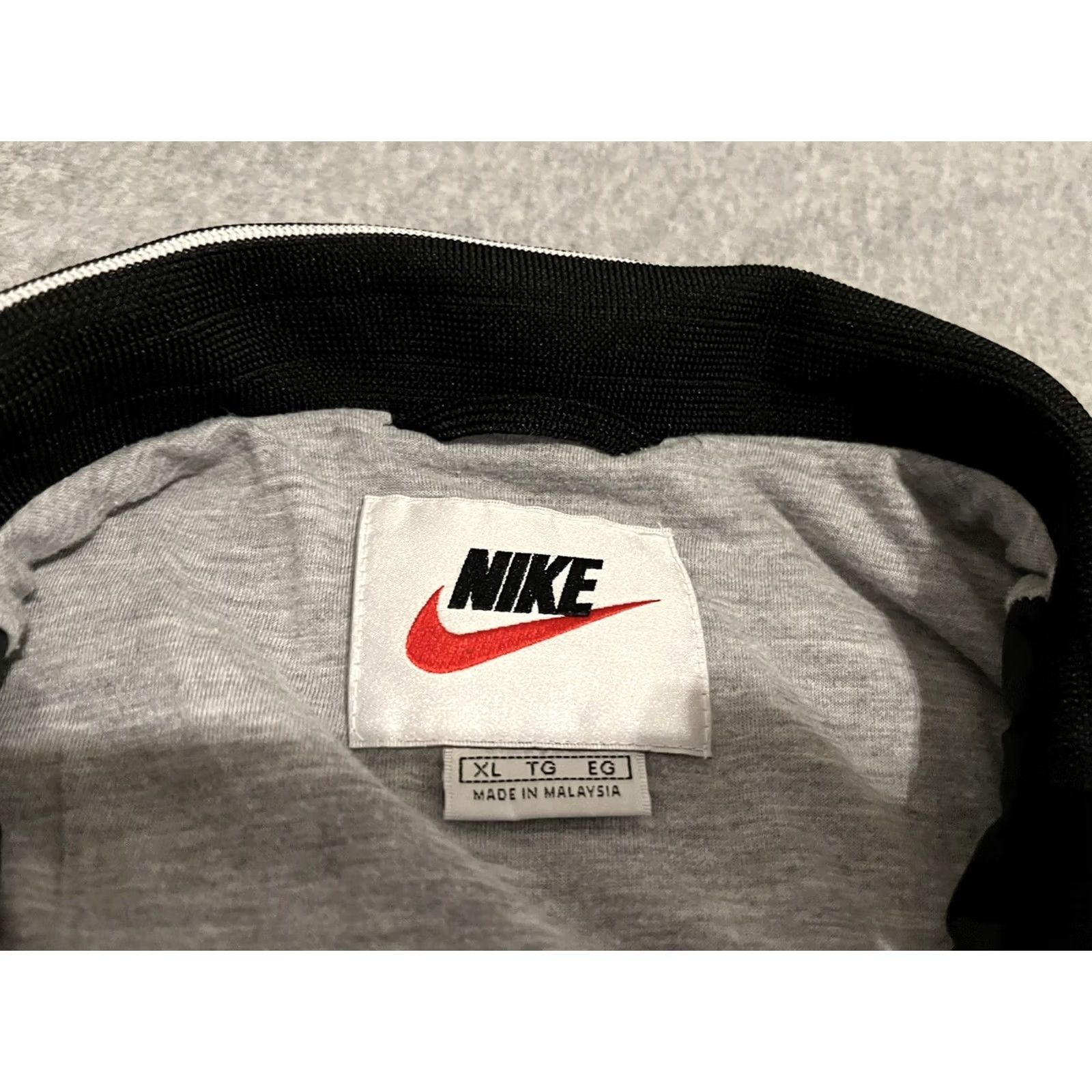 Nike VINTAGE Nike Center Swoosh Windbreaker Jacket NCAA Elite Eight Louisville XL Men Jacket Windbreaker Retro 1/2 Zip Black Nike Shirt/Coat Women's/Mens? Size US XL / EU 56 / 4 - 2 Thumbnail