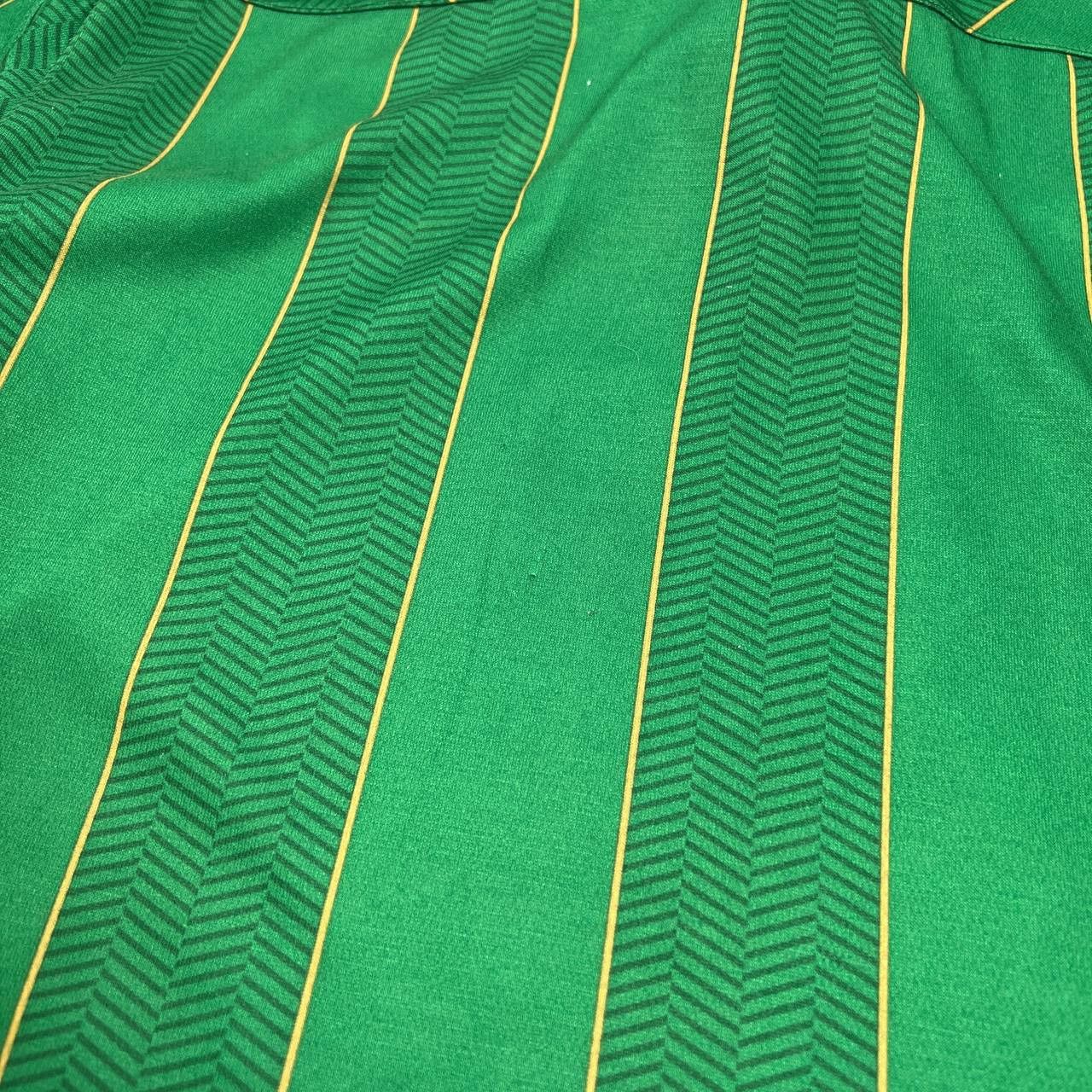 Umbro MEN'S Vintage Umbro Ireland National Soccer Football Jersey Size US S / EU 44-46 / 1 - 9 Thumbnail