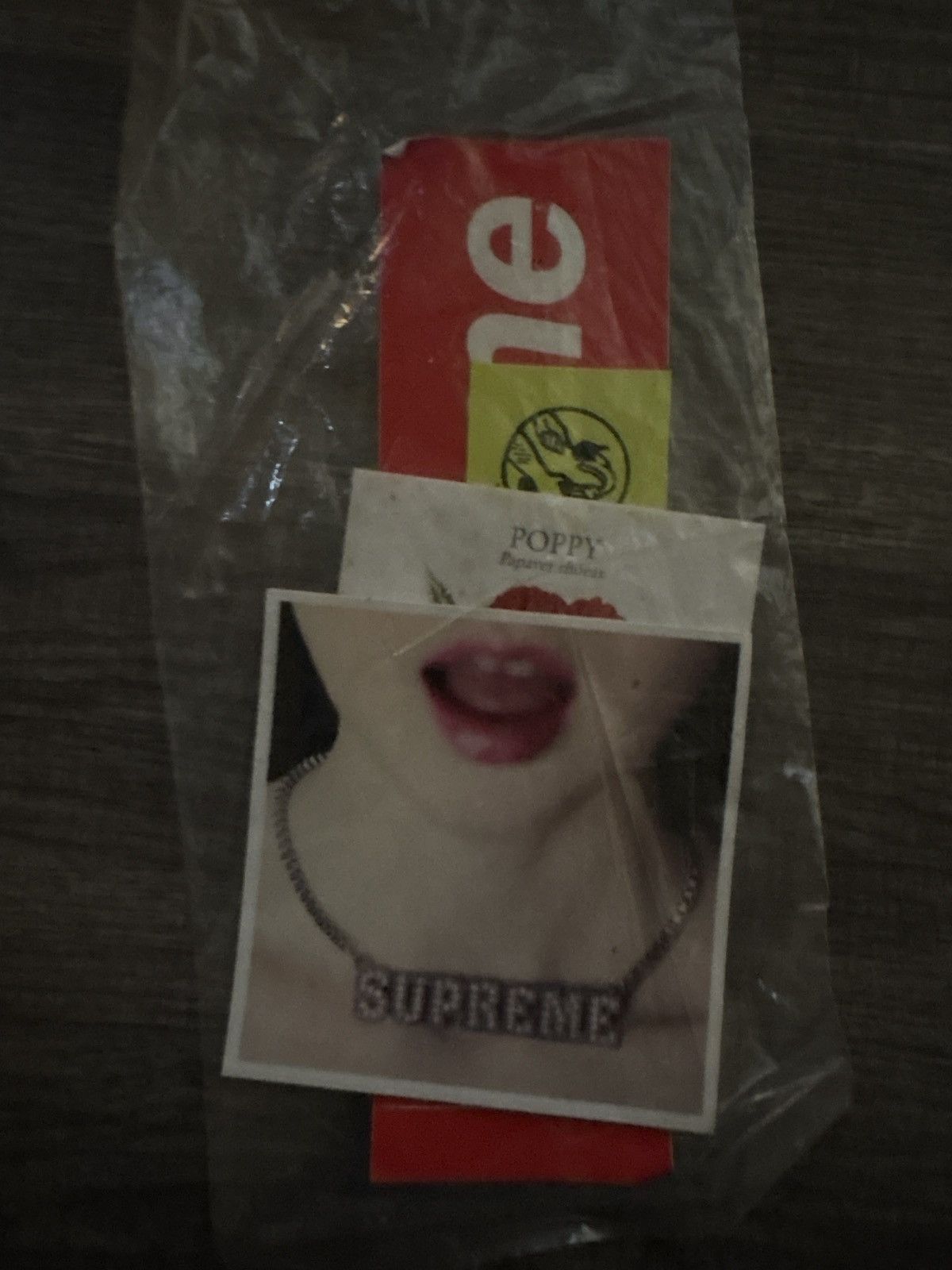 Supreme Supreme SS18 Sticker Pack w Poppy Seeds Iced Out Supreme Size ONE SIZE - 2 Thumbnail