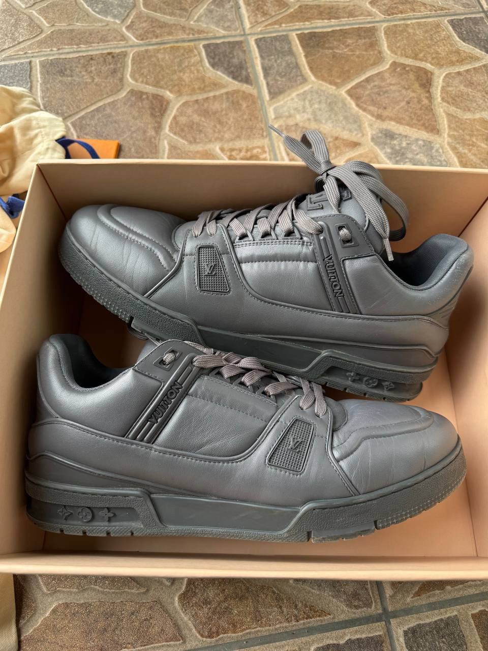 Louis Vuitton Louis Vuitton leather grey trainers Size US 11 / EU 44 - 2 Thumbnail
