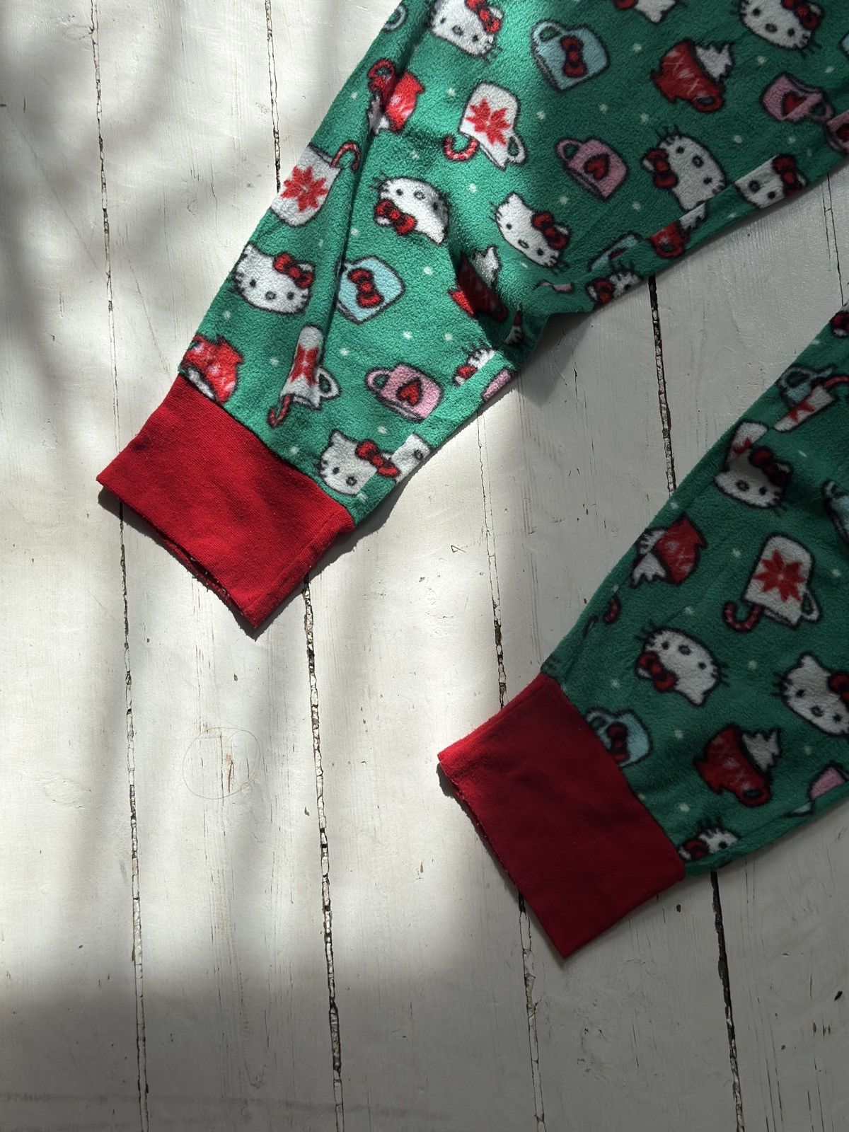 Cartoon Network VINTAGE HELLO KITTY MONOGRAM MERRY CHRISTMAS PAJAMA PANTS Size 32" / US 10 / IT 46 - 2 Thumbnail