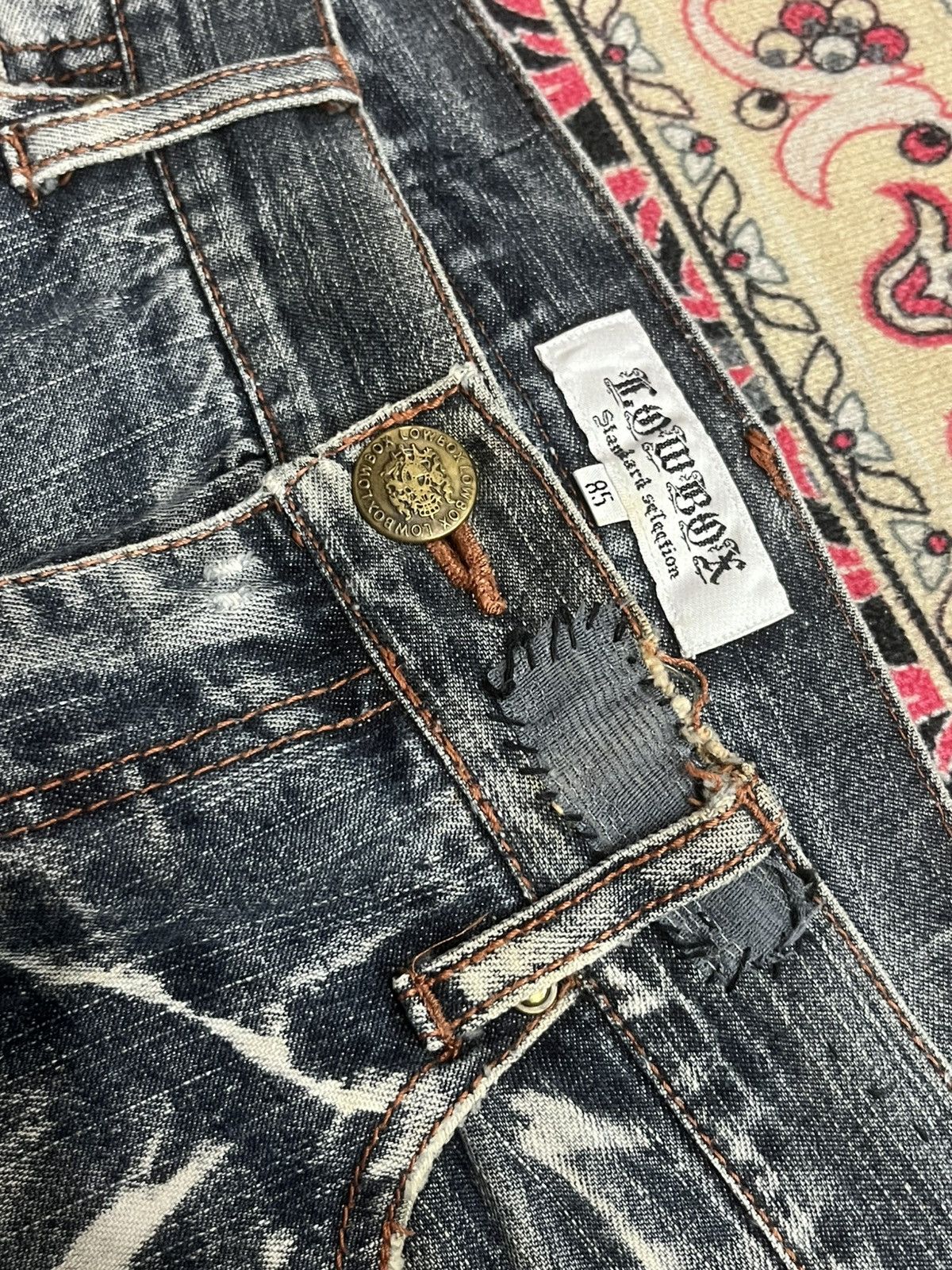 Le Grande Bleu (L.G.B.) ⚡️Distressed⚡️Vintage Lowbox “Michelin” Patches Whisker Jeans Size US 32 / EU 48 - 5 Thumbnail