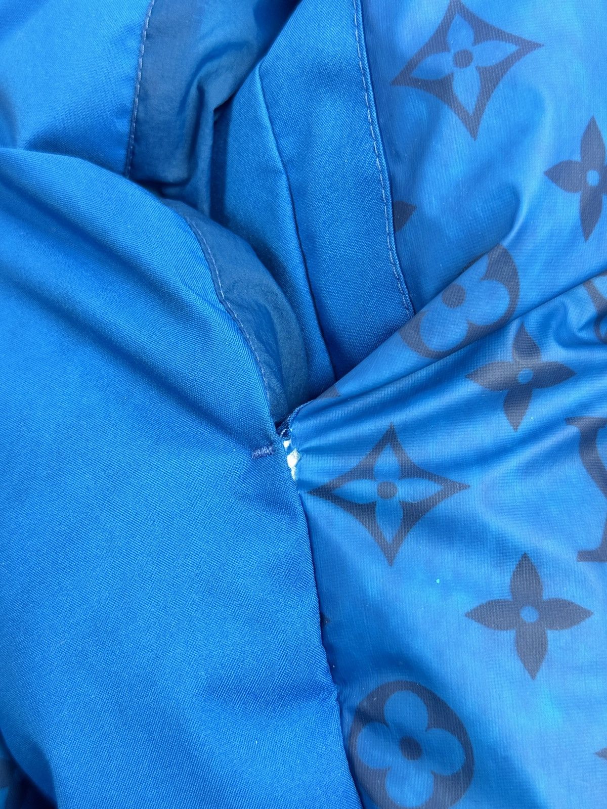 Louis Vuitton 2054 HEAT & WATER SENSITIVE MONOGRAM PRINT PUFFER JACKET Size US L / EU 52-54 / 3 - 15 Thumbnail