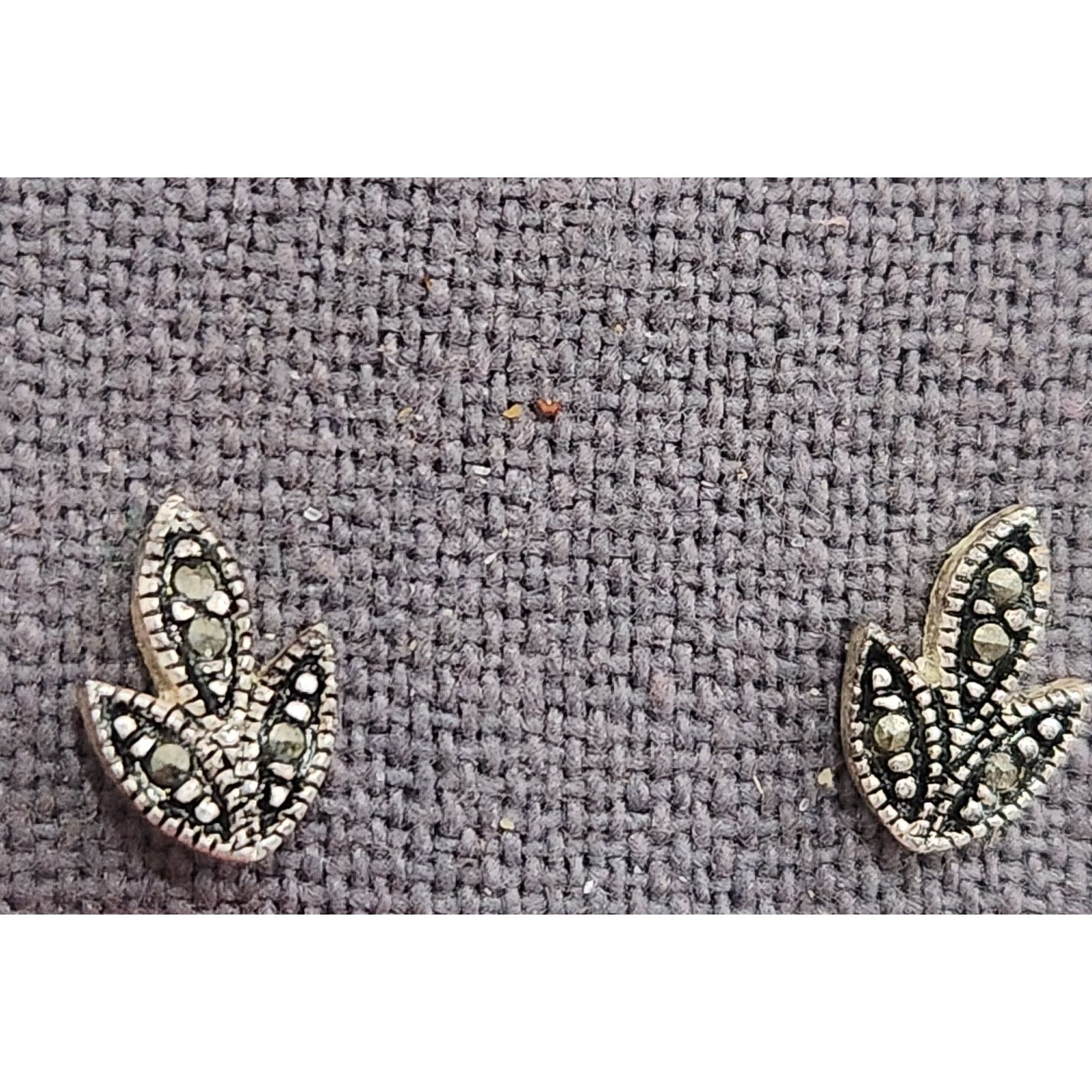 Other Vintage Black Silver Rhinestone Leaf Design Stud Earrings Size ONE SIZE - 1 Thumbnail