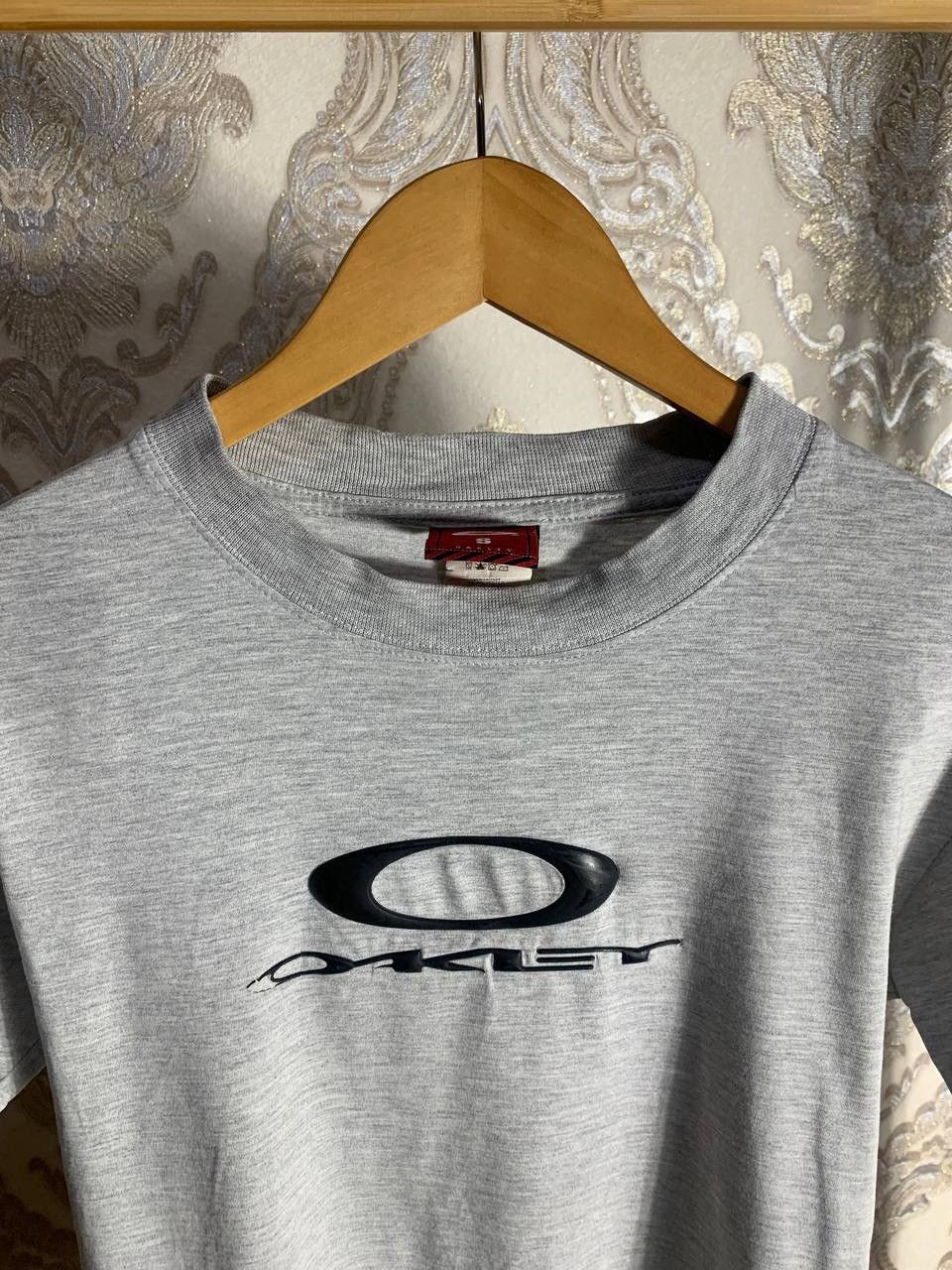 Oakley VINTAGE OAKLEY RETRO T-SHIRT BIG LOGO SURF DESIGNER Y2K 90s Size US S / EU 44-46 / 1 - 3 Thumbnail