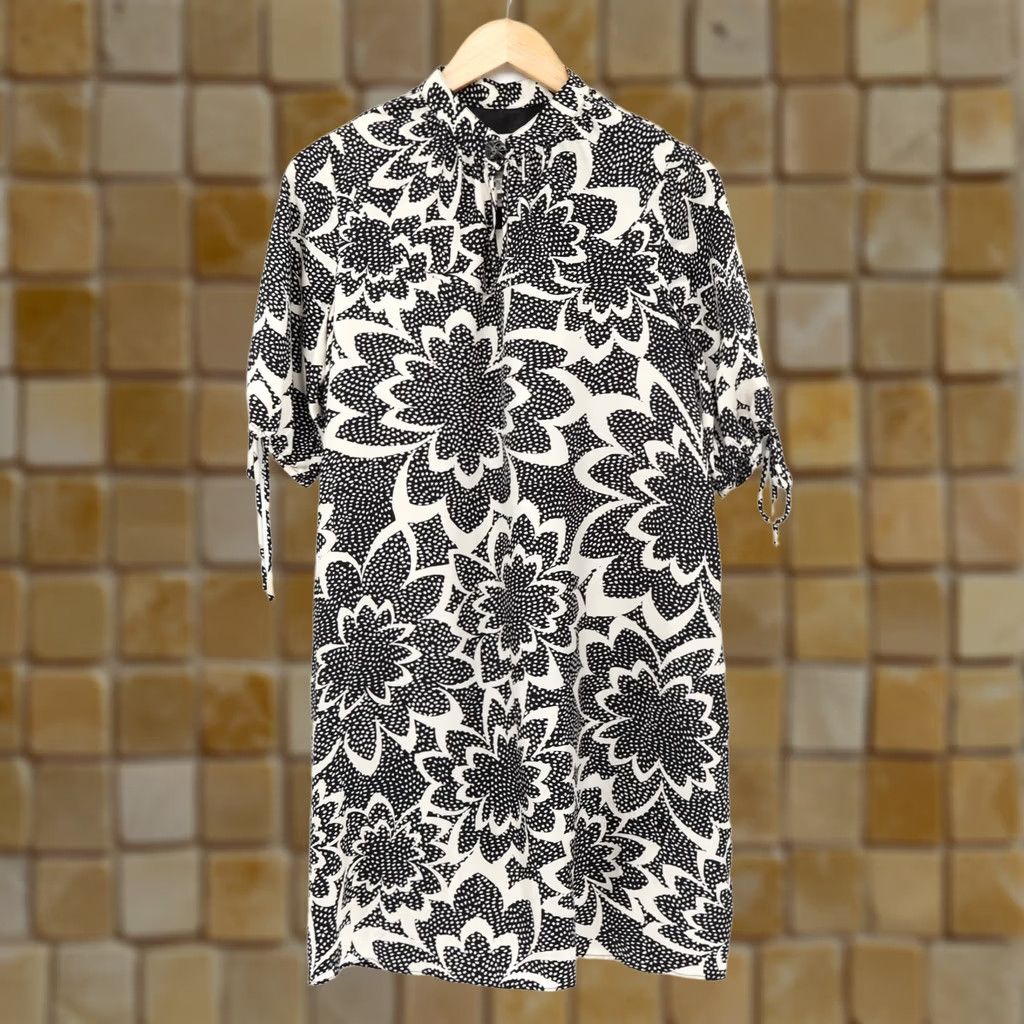 Laundry by Shelli Segal Laundry by Shelli Segal Silk Floral Sheath Dress M Black Knee Length Mock Neck Cocktail Party Ladies Size M / US 6-8 / IT 42-44 - 1 Thumbnail