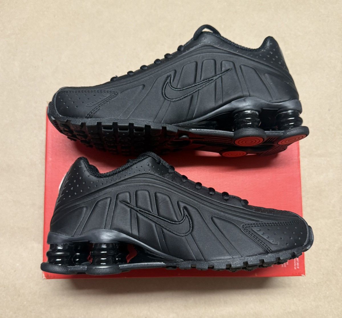 Nike Nike Shox R4 triple black women’s running shoes size 6 NEW! Size US 6 / IT 36 - 2 Thumbnail