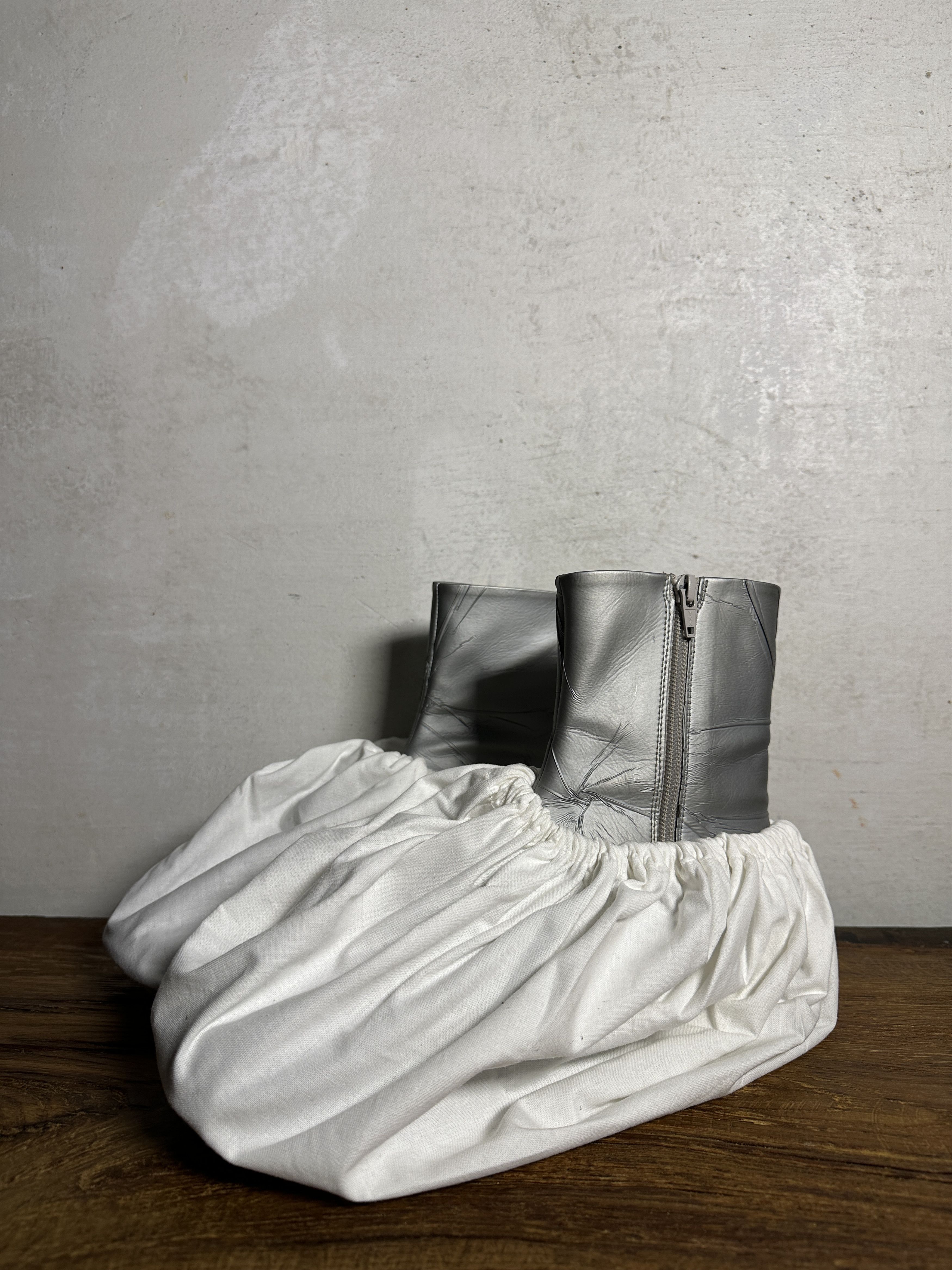 Maison Margiela Maison Margiela’s FW19 Silver Metallic Tabi Boots Size US 10 / EU 43 - 4 Thumbnail
