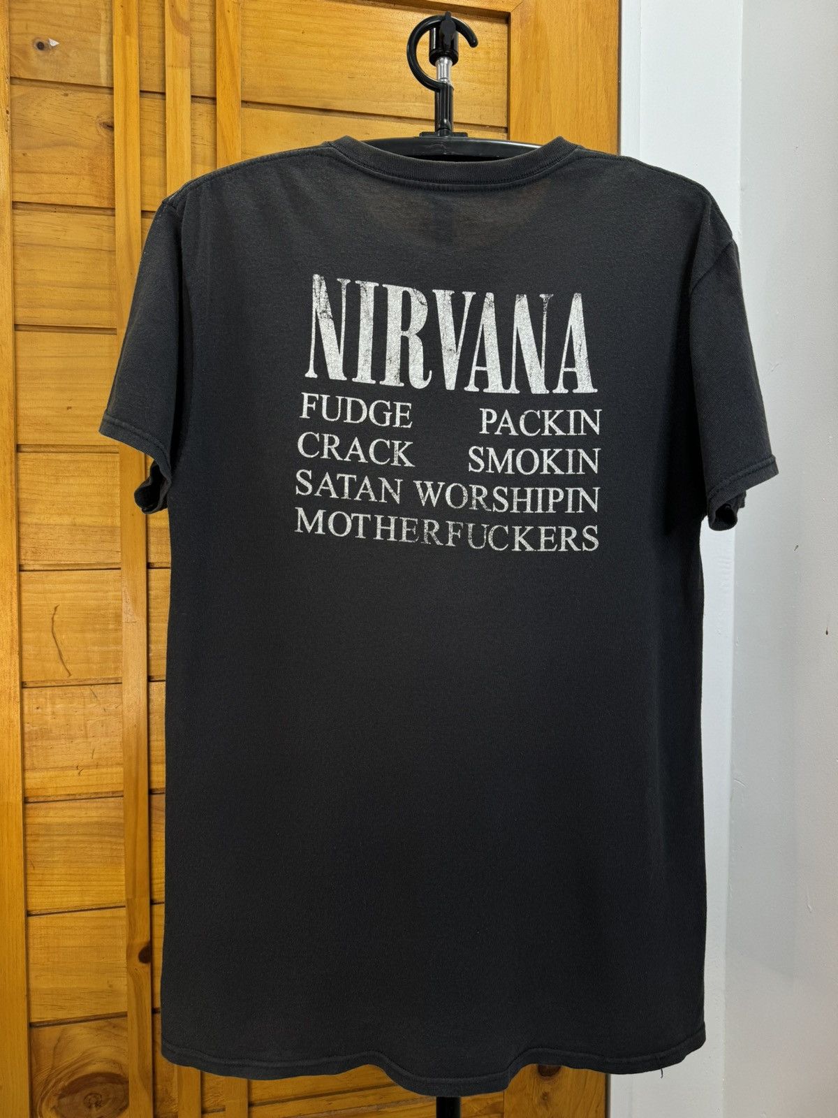 ミュージシャン NIRVANA Y2K 2003 VESTIBULE GLDAN XL NIRVANA Y2K 2003 VESTIBULE GLDAN XL ミュージシャン