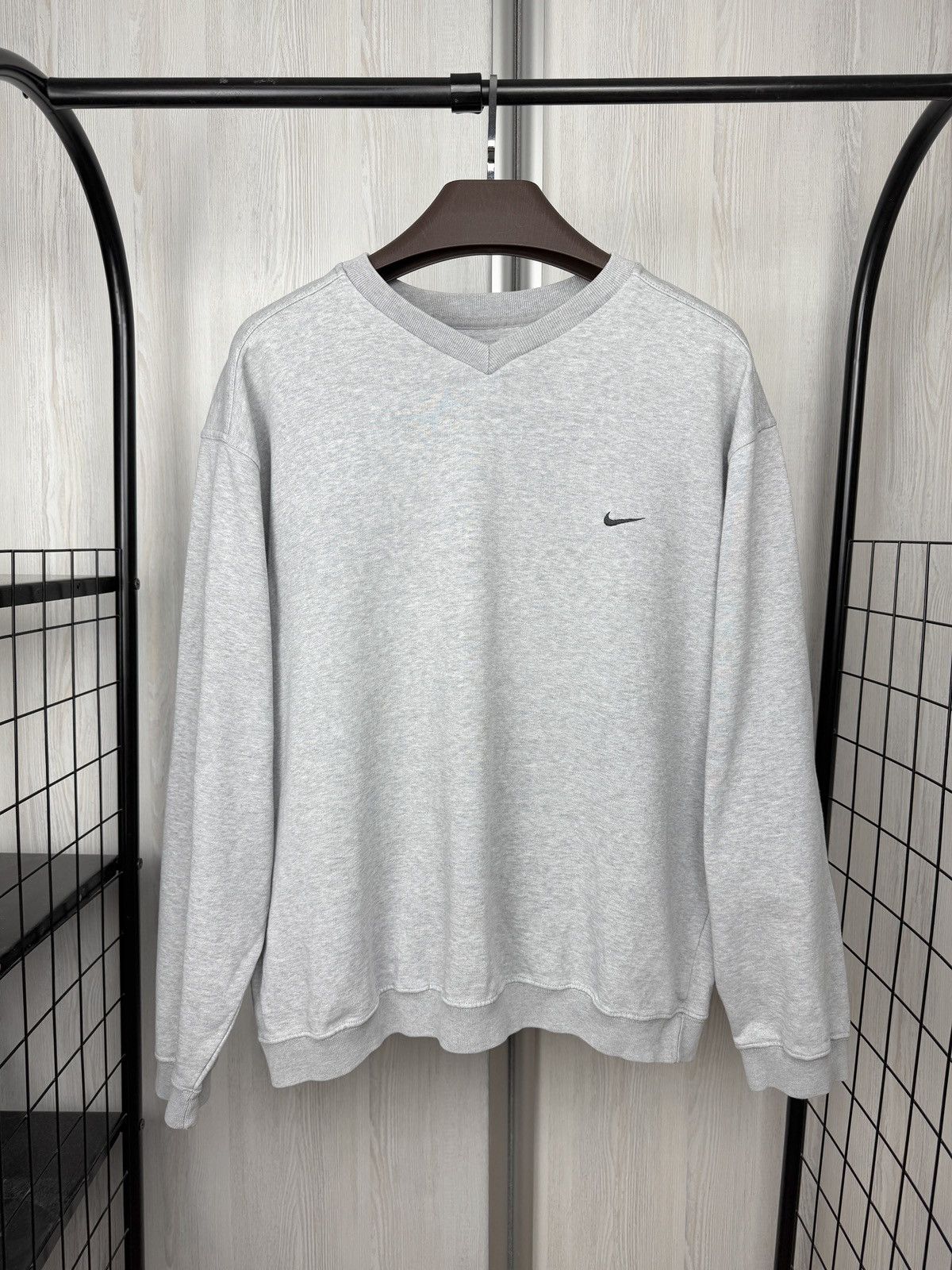 Nike Nike vintage y2k grey basic small logo swoosh sweatshirt Size US L / EU 52-54 / 3 - 1 Thumbnail