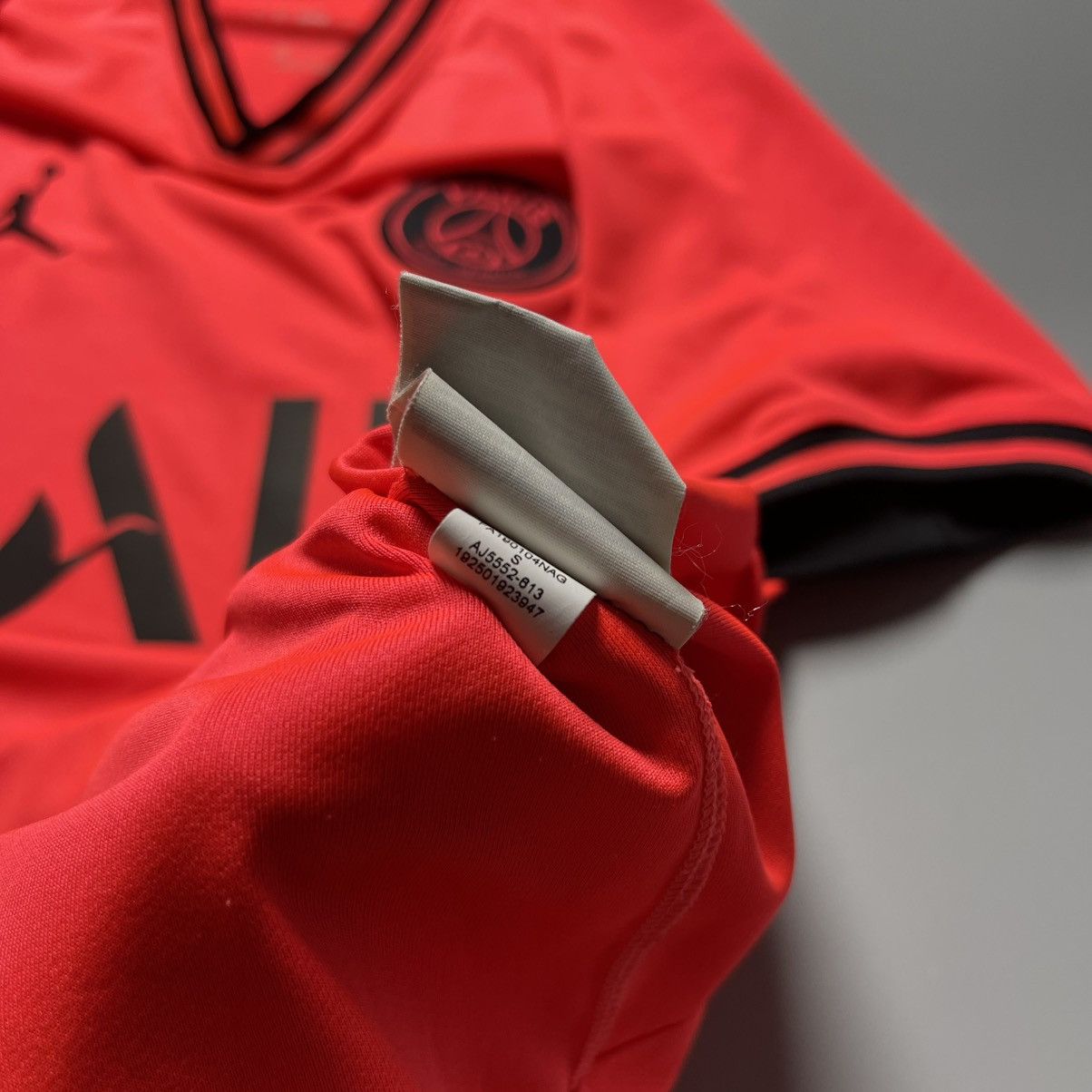 Jordan Brand PSG NIKE 2019/2020 FOOTBALL SOCCER AWAY JERSEY #7 MBAPPE Size US S / EU 44-46 / 1 - 11 Thumbnail