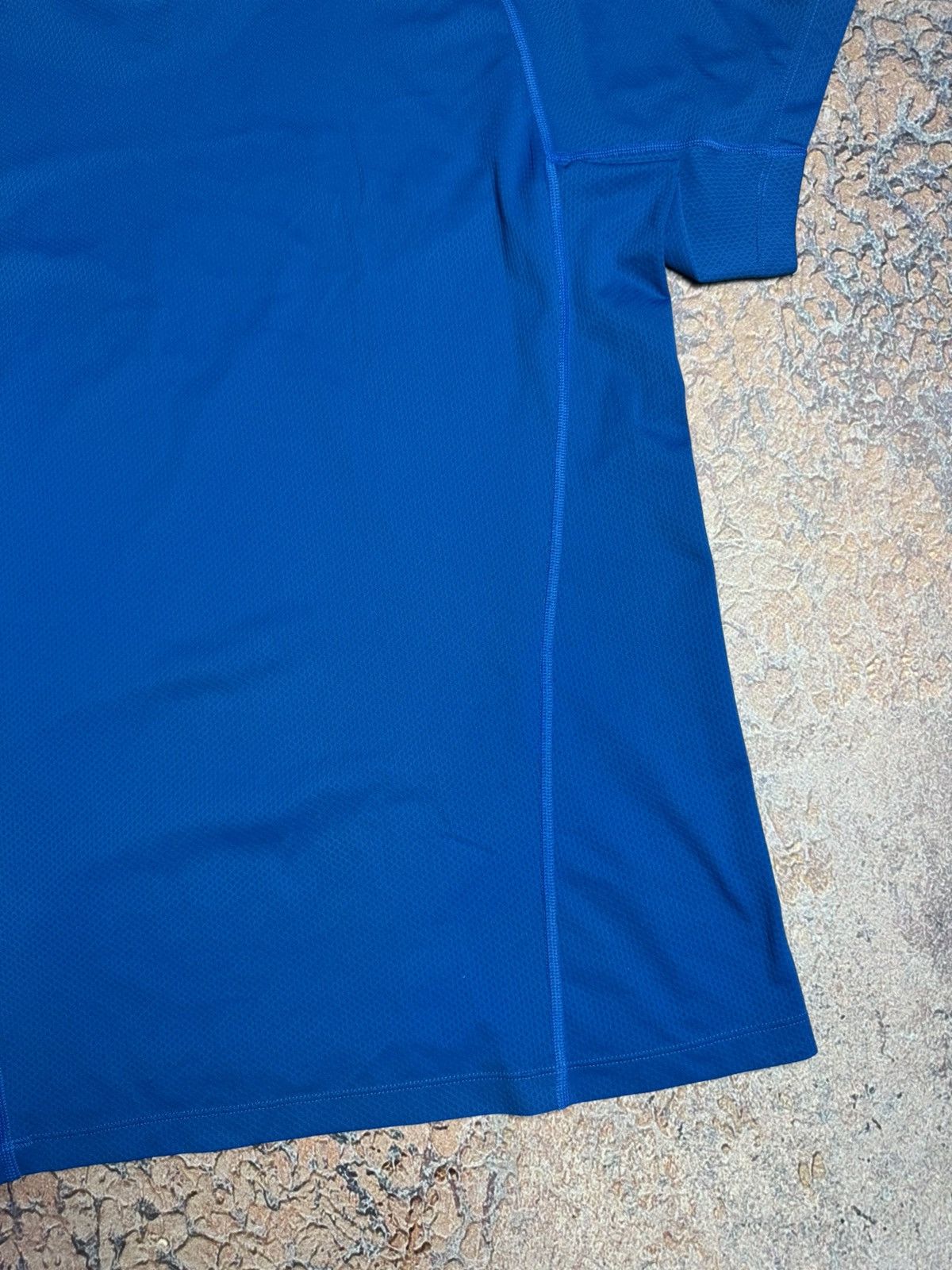 Arc'teryx Arcteryx T-shirt small logo y2k size L Size US L / EU 52-54 / 3 - 11 Thumbnail