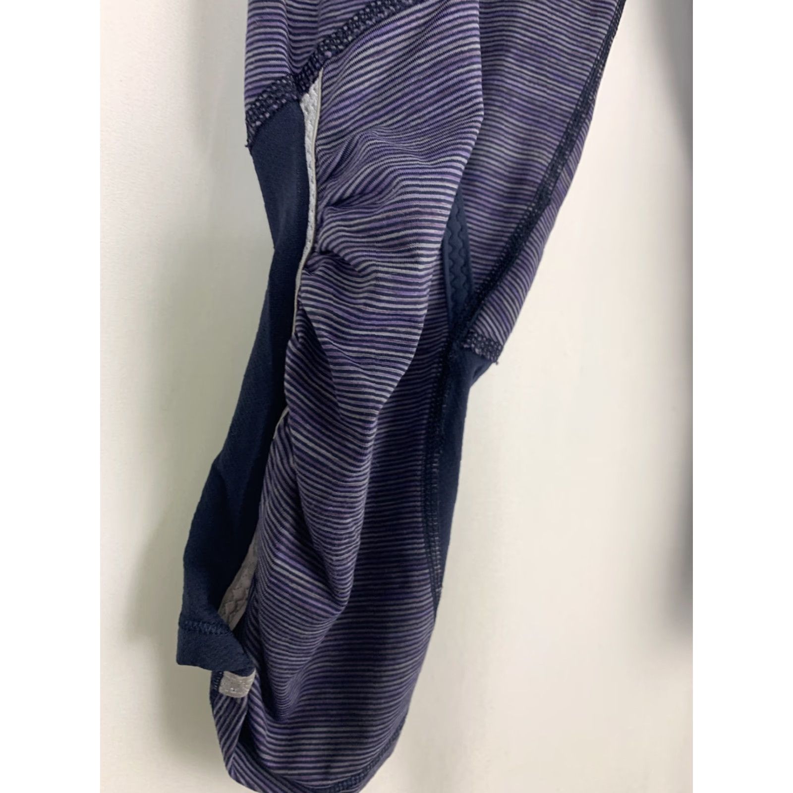 Lululemon Lululemon Leggings Purple Blue Stripe Cropped 19in Inseam Size 6 Womens Activewear Shorts? Size 28" / US 6 / IT 42 - 2 Thumbnail