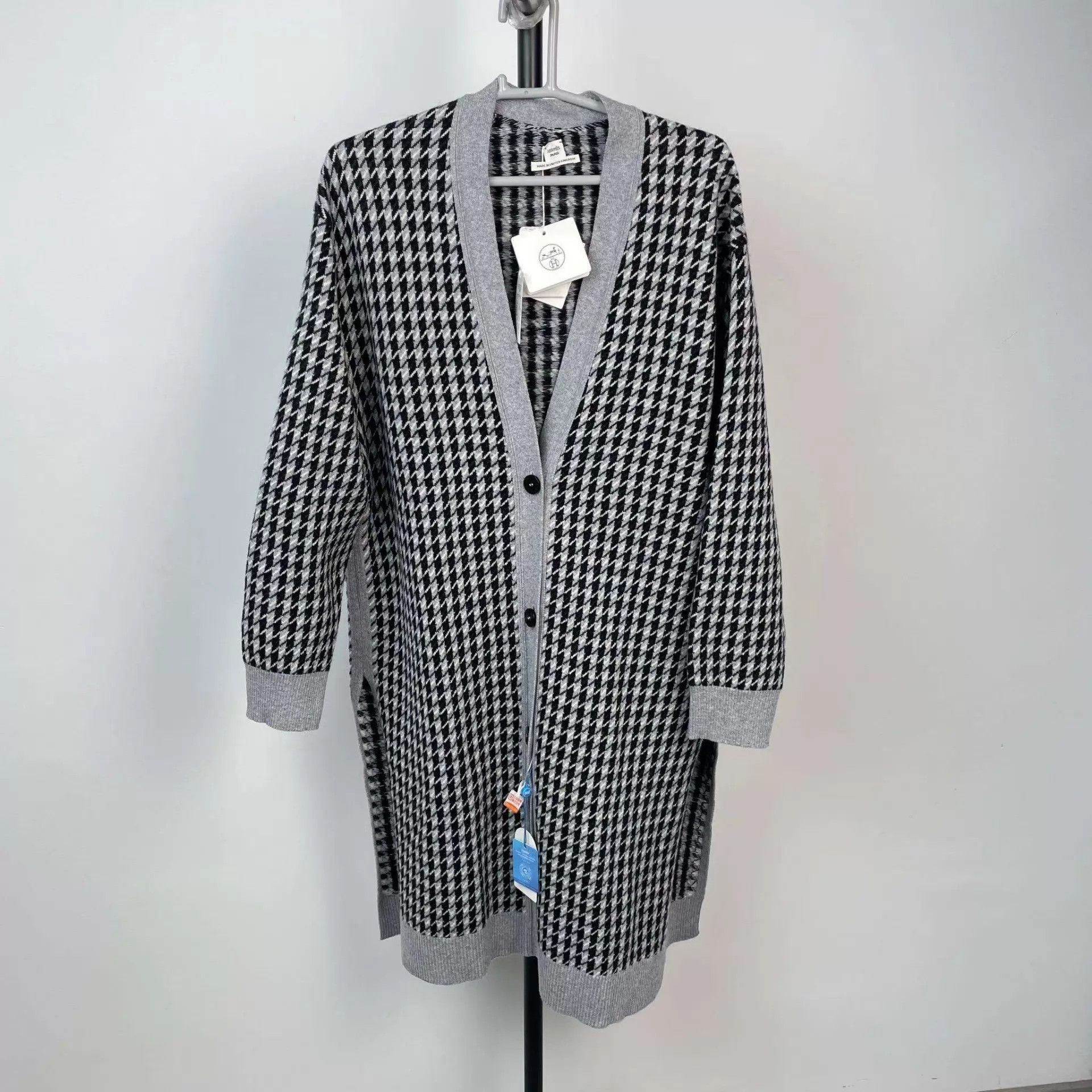 Hermes Hermès houndstooth cashmere cardigan 34 black gray NWT Size XS / US 0-2 / IT 36-38 - 1 Thumbnail