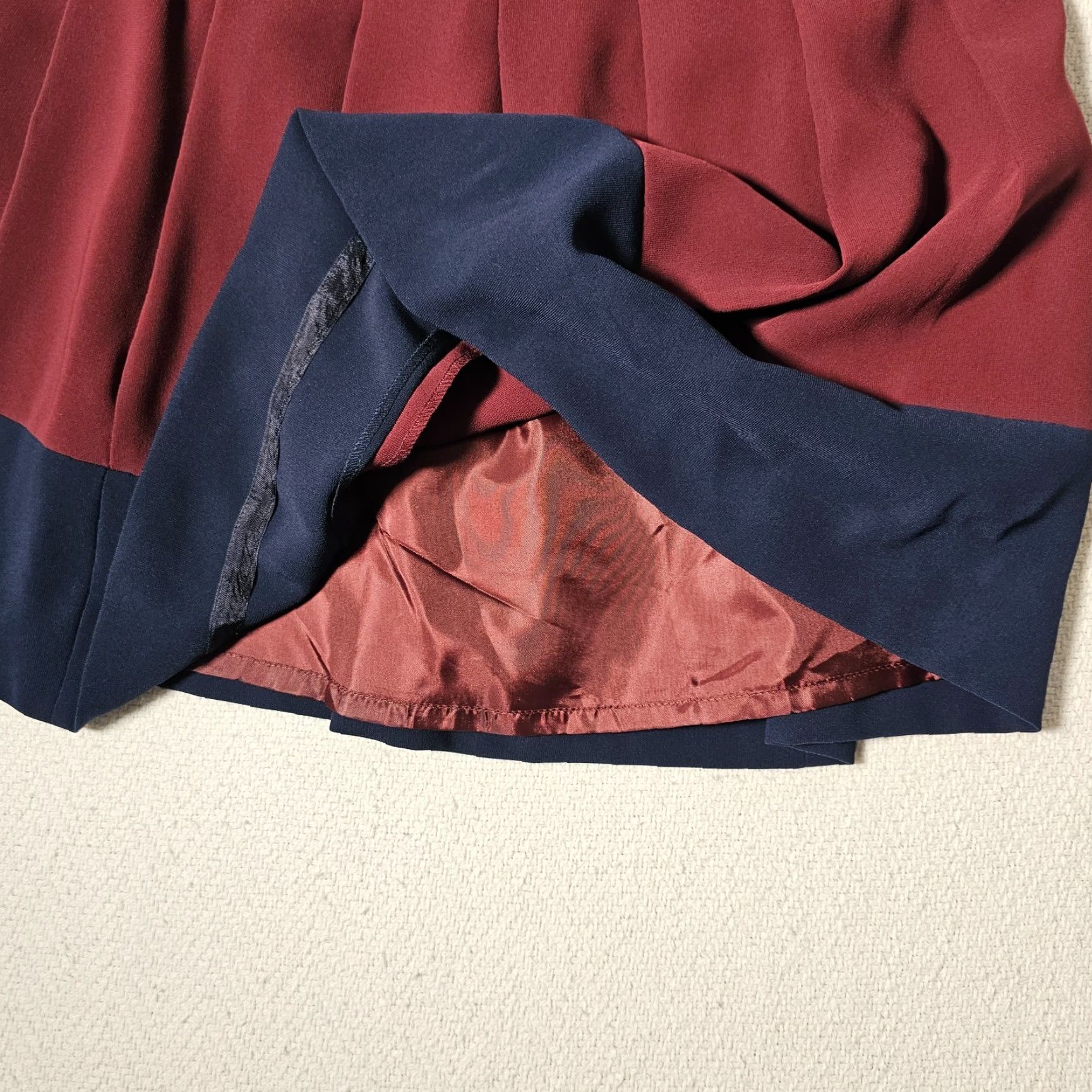 J.Crew J.CREW COLOR BLOCK PLEATED SKIRT SIZE 00 SIDE ZIPPER LINED SHORT MAROON NAVY POLYESTER JOB? Size 24" / US 00 / IT 34 - 6 Thumbnail