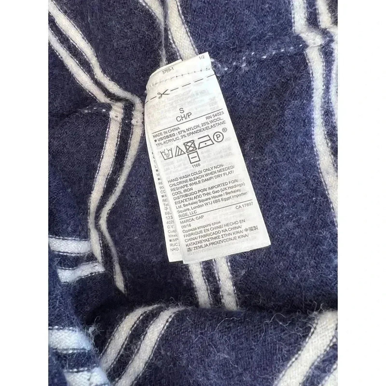 Gap GAP Navy striped v-neck long sleeve sweater, Size Small Size S / US 4 / IT 40 - 6 Thumbnail