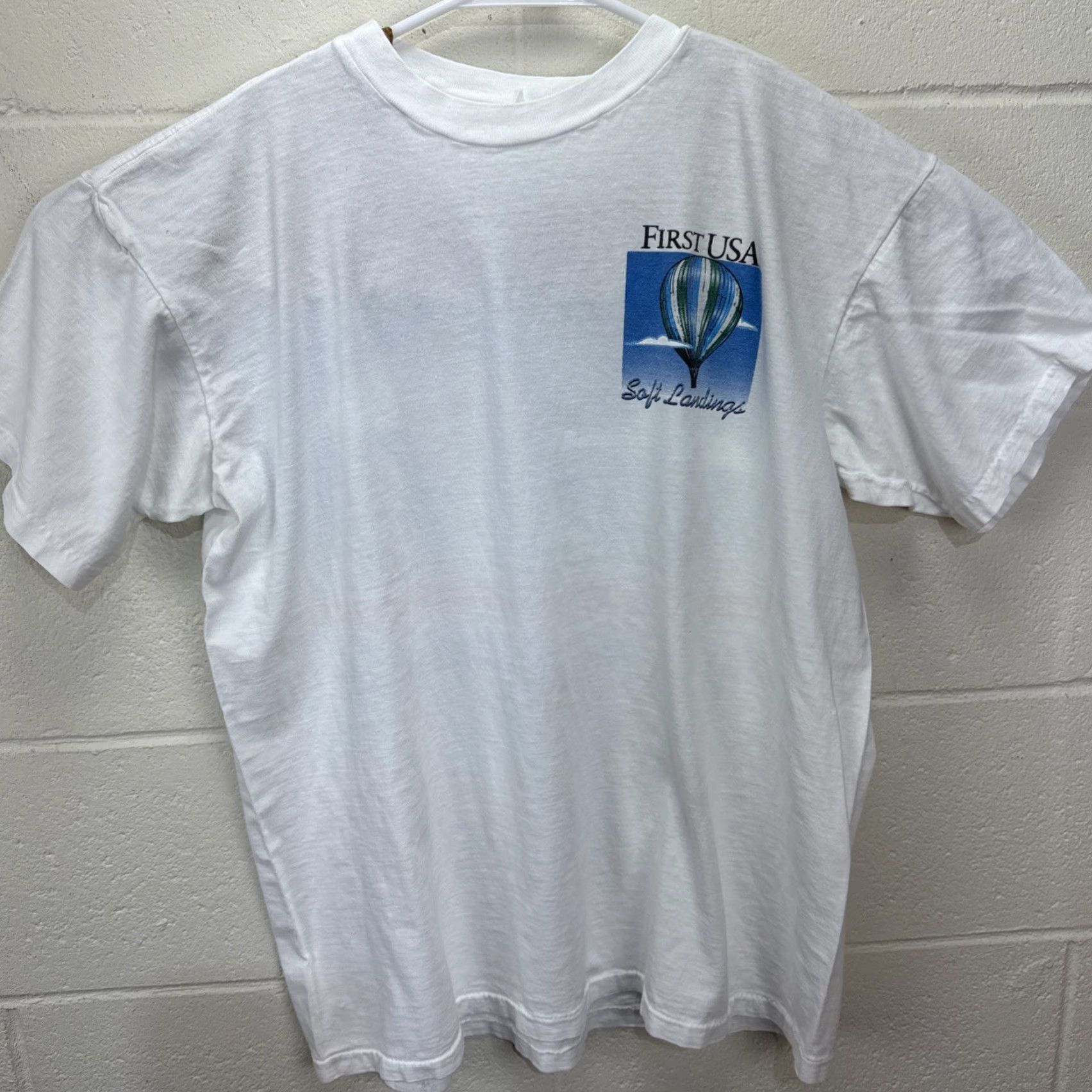 Vintage VINTAGE Malibu Classic USA Hot Air Balloon T-Shirt Men XL White 90s Graphic Print Outdoor Outdoors Summer Spring Fall Size US XL / EU 56 / 4 - 2 Thumbnail