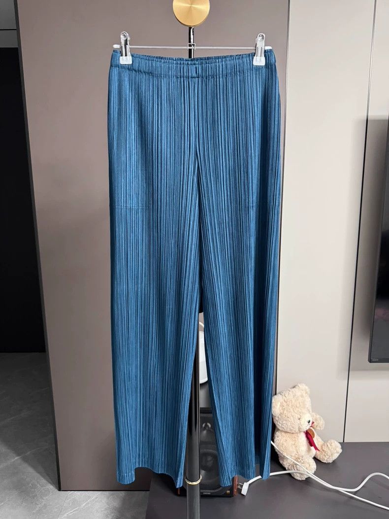 Issey Miyake size:3 Blue pleated straight-leg pants