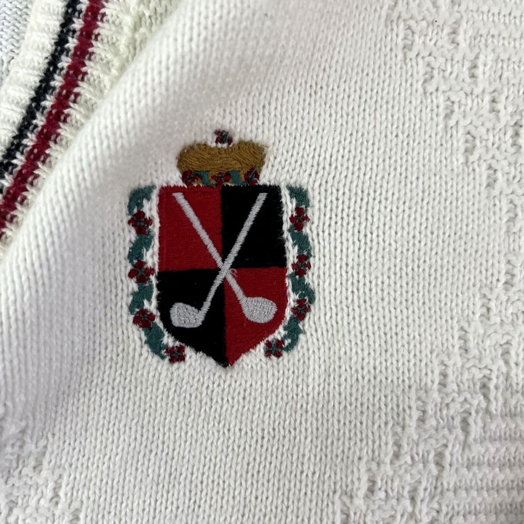 Vintage Isle of Cotton Womens Cardigan Sweater V-Neck White Fair Isle Knit Golf Crest Pocket Buttons Embroidered Vintage USA Medium Size M / US 6-8 / IT 42-44 - 3 Thumbnail