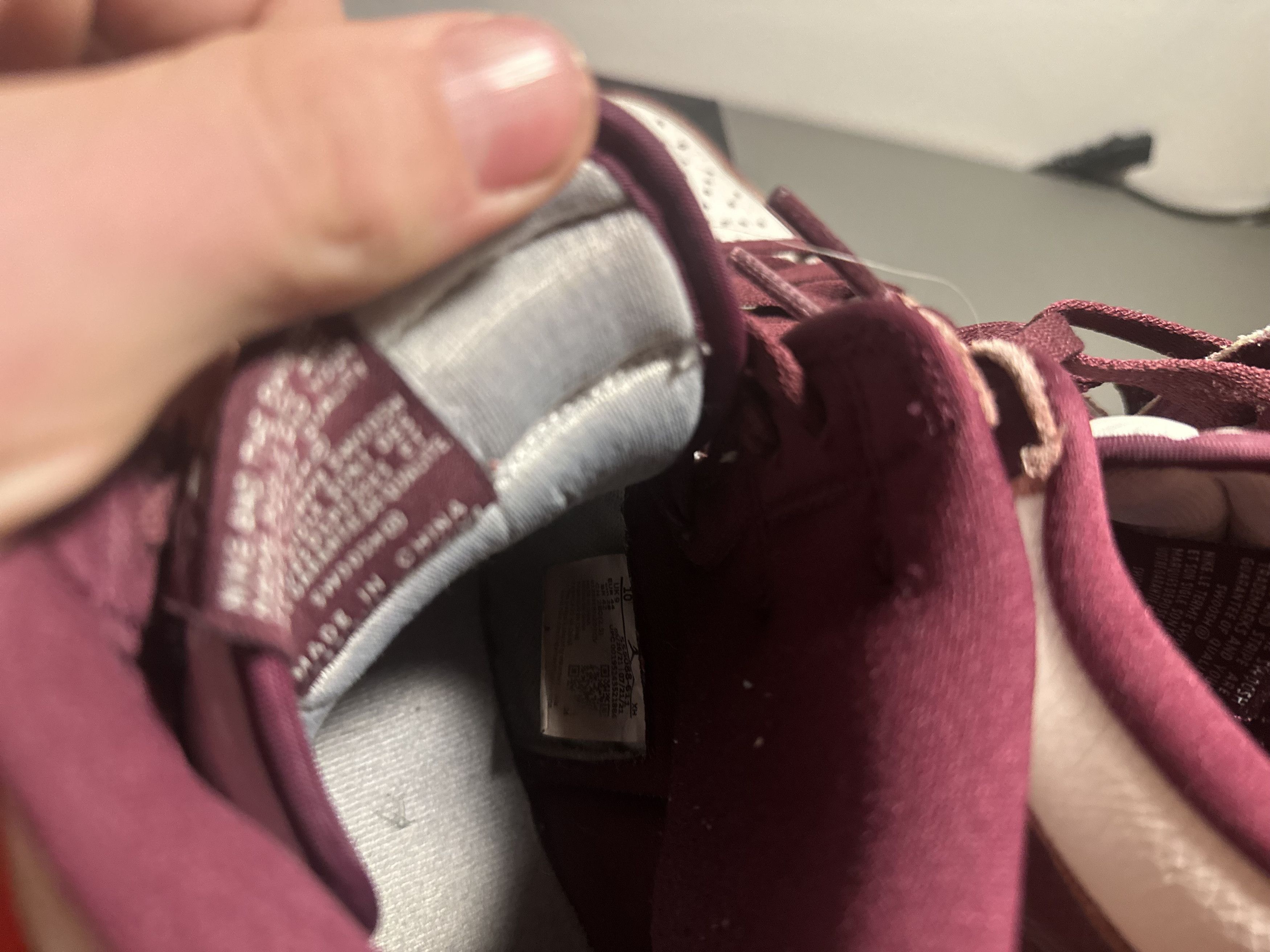 Jordan Brand Jordan 1 High Bourdeaux Size US 10 / EU 43 - 9 Thumbnail