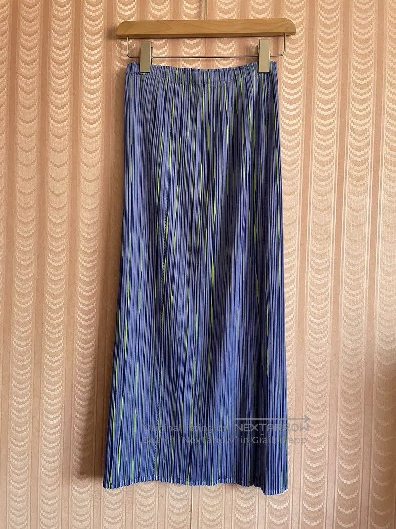 Issey Miyake Issey Miyake Pleated Blue Light Patchwork Midi Skirt Size 25" / US 0 / IT 36 - 2 Thumbnail