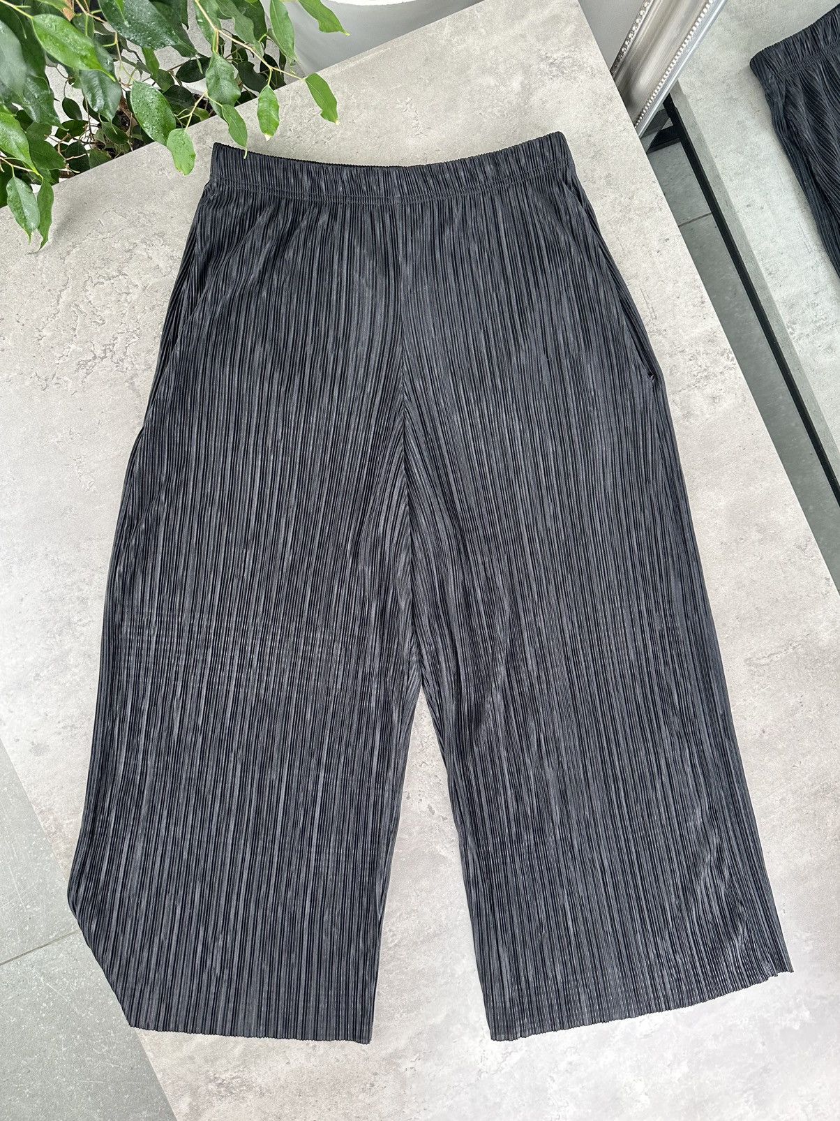 image of Avant Garde x Issey Miyake Vintage Cropped Pleated Pants Issey Style in Black, Men's (Size 28)
