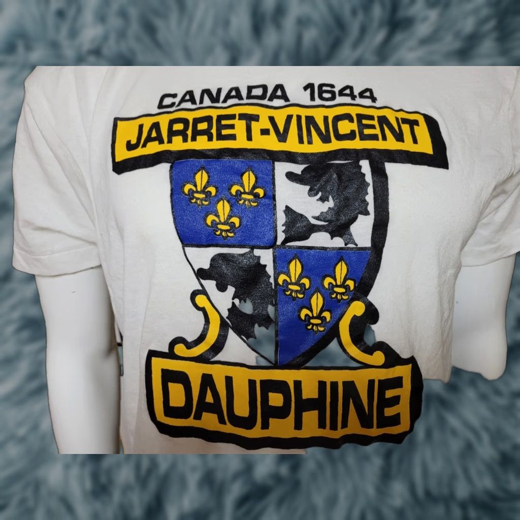 Vintage VTG Jarret Vincent Dauphine Family Crest Coat of Arms T Shirt Large Canada SS Size US L / EU 52-54 / 3 - 1 Thumbnail