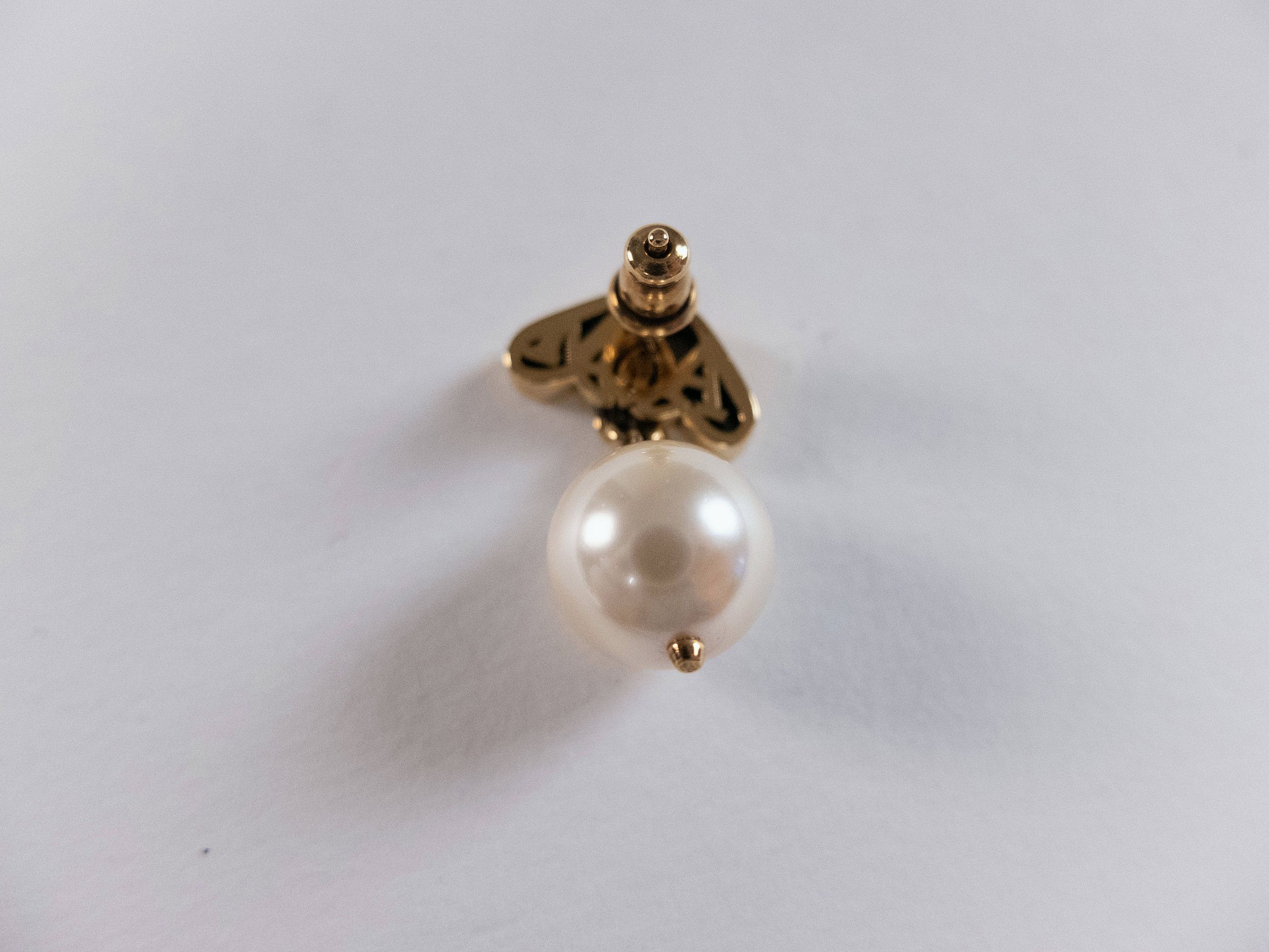Alexander McQueen ALEXANDER MCQUEEN Seal faux pearl & metal logo drop earrings Size ONE SIZE - 8 Thumbnail