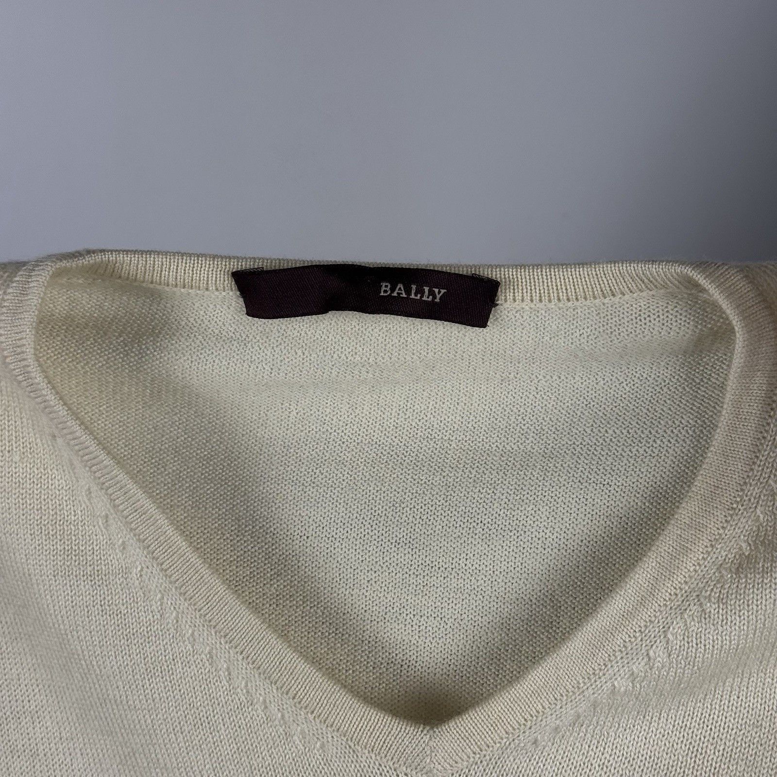 Bally Bally Woman V-neck Vintage Sweater Beige Merino Wool Size L / US 10 / IT 46 - 6 Thumbnail