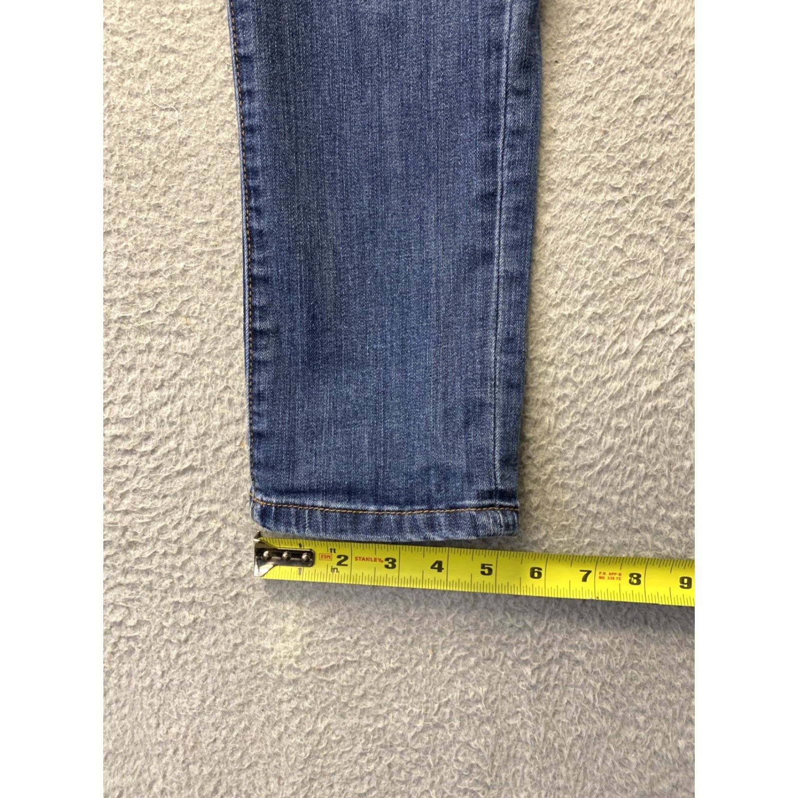 Vintage KUT from the Kloth Jeans Women’s Size 0 Ankle Blue Denim Solid Zip Button Fringe Zipper Mid Rise 8.5-10.5 in Regular 28 in Inseam 27 in Size 25" / US 0 / IT 36 - 6 Thumbnail
