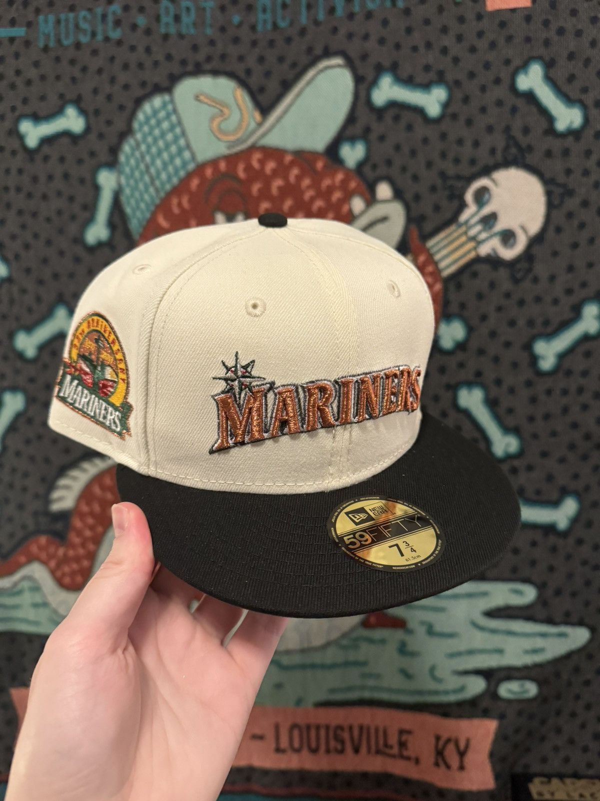 New Era Seattle Mariners 7 3/4 Hat Dreams Metallic Script Size ONE SIZE - 1 Thumbnail