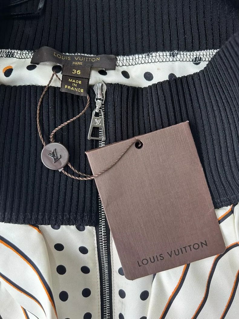 Louis Vuitton Louis Vuitton Beige polka-dot paneled ruffled mulberry sil Size 35" - 3 Thumbnail