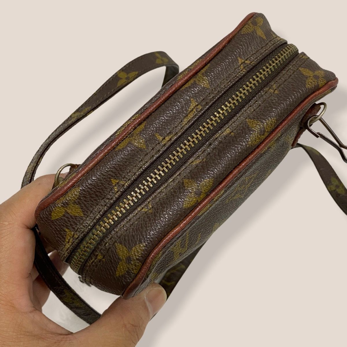 Vintage ‼️YES‼️ AUTHENTIC LOUIS VUITTON DANUBE ECLAIR ZIPPER SLING BAG Size ONE SIZE - 6 Thumbnail