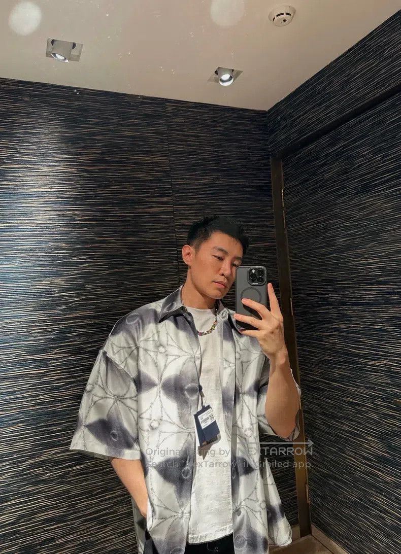 Louis Vuitton Louis Vuitton Gradient Logo Full Print Short Sleeve Shirt Size US L / EU 52-54 / 3 - 7 Thumbnail