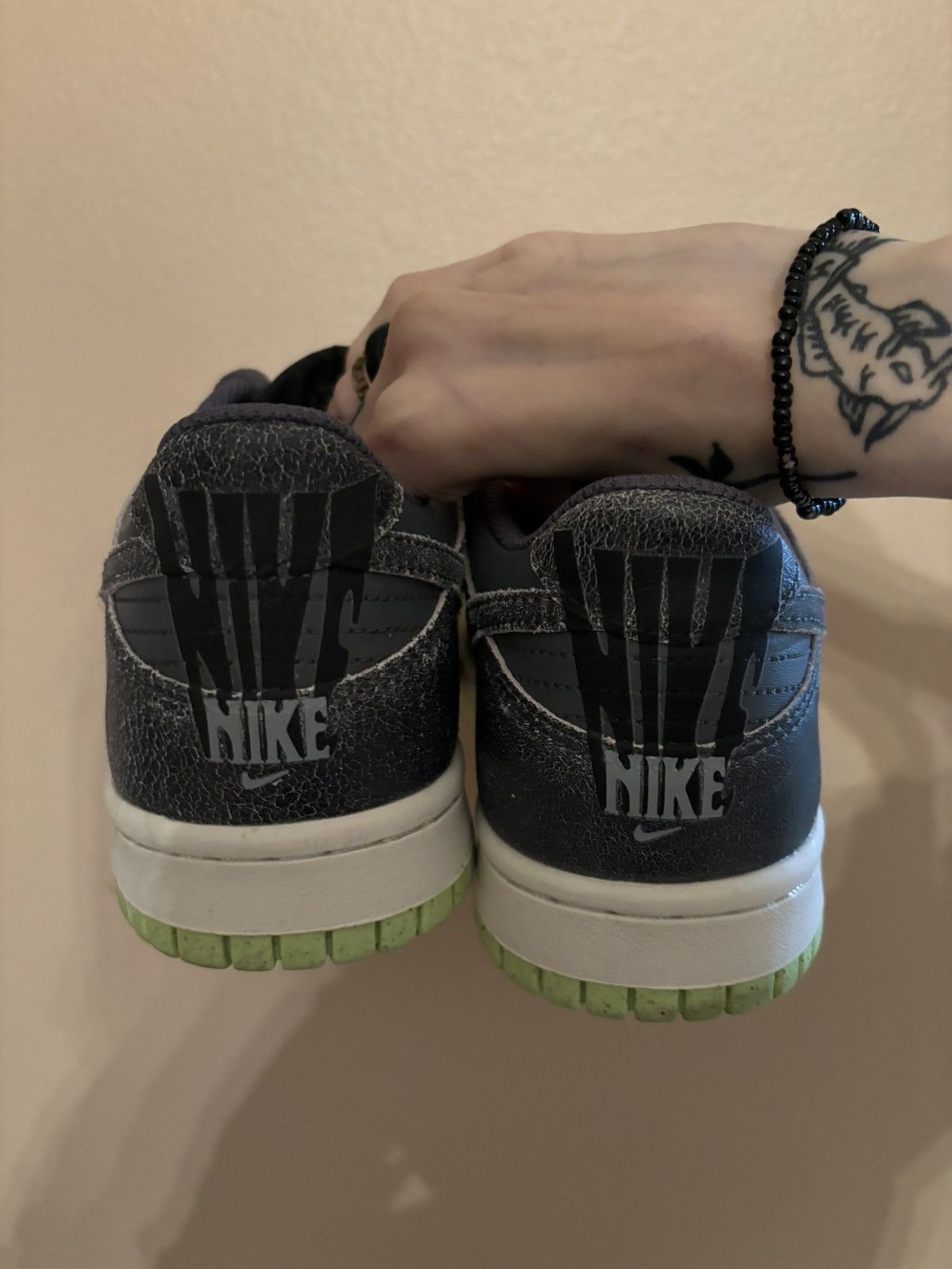 Nike × Vintage Dunk Low SE GS ‘Halloween - Cauldron’ Size US 6 / EU 39 - 4 Thumbnail