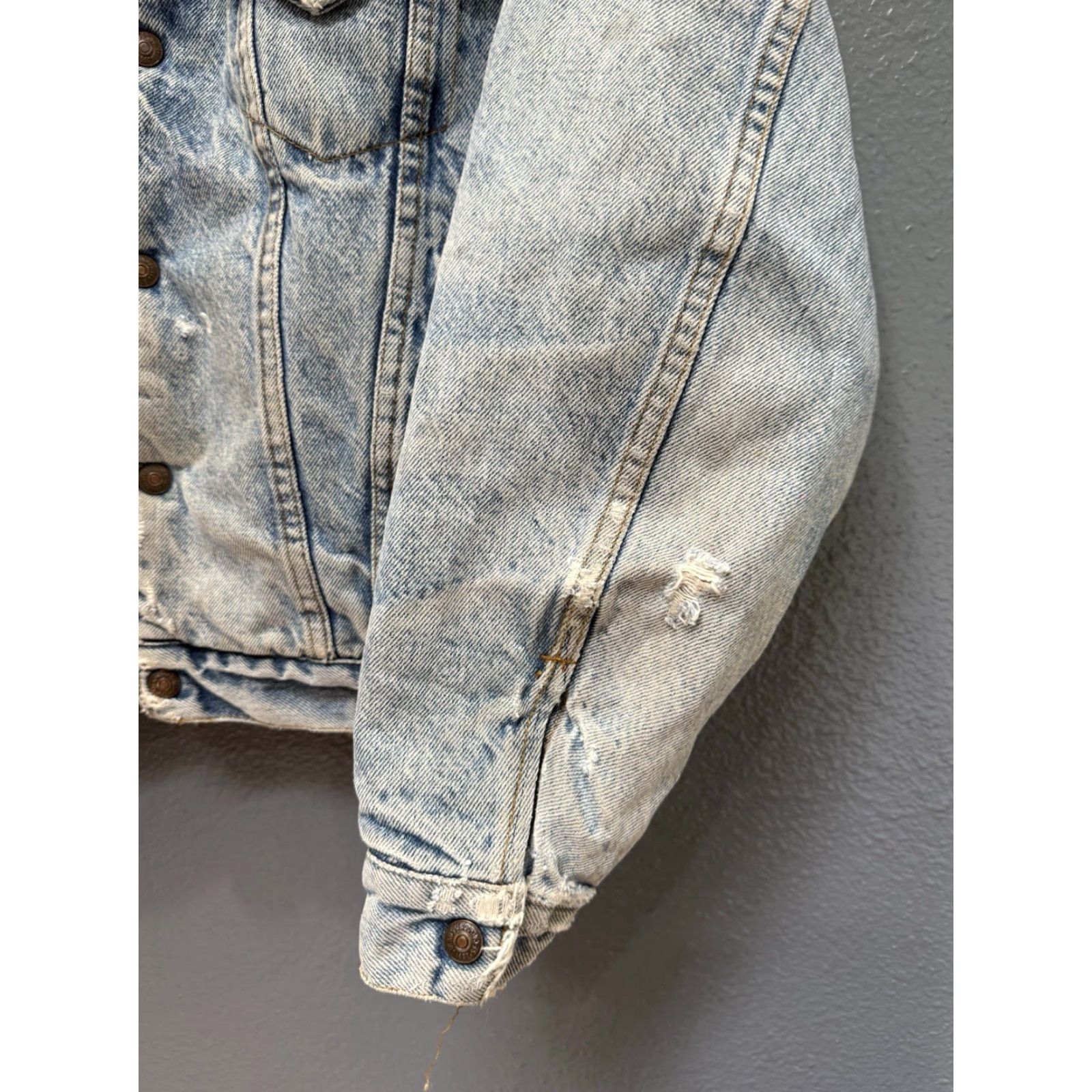 Levi's VINTAGE Levi's Trucker Denim Jacket Shirt 40R USA Blue Mens 80s Lined Distressed Size US XXS / EU 40 - 4 Thumbnail