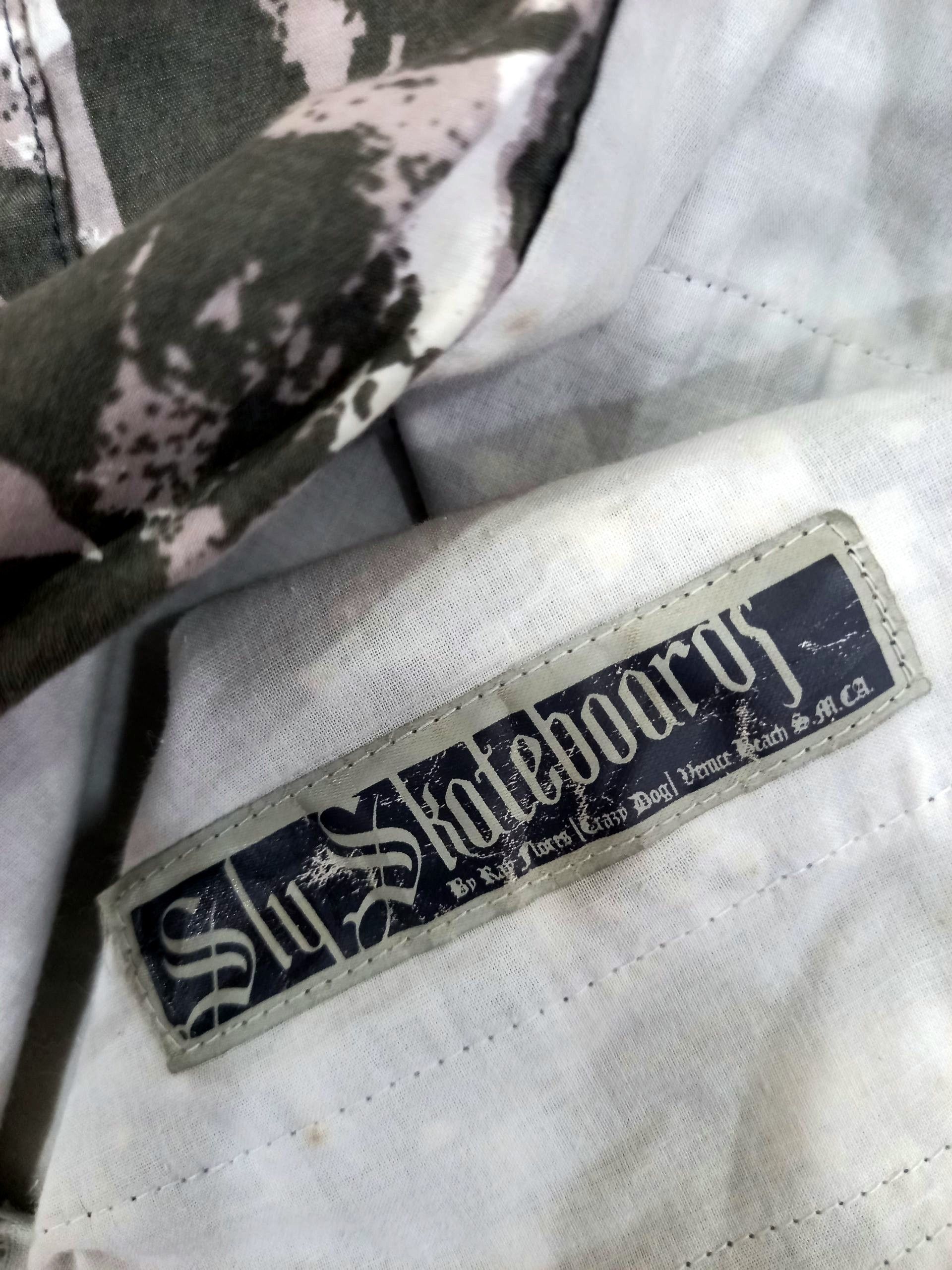 Sly Guild Vtg Sly Skateboards Ray Flores Crazy Dog AOP Distressed LS Size US L / EU 52-54 / 3 - 8 Thumbnail