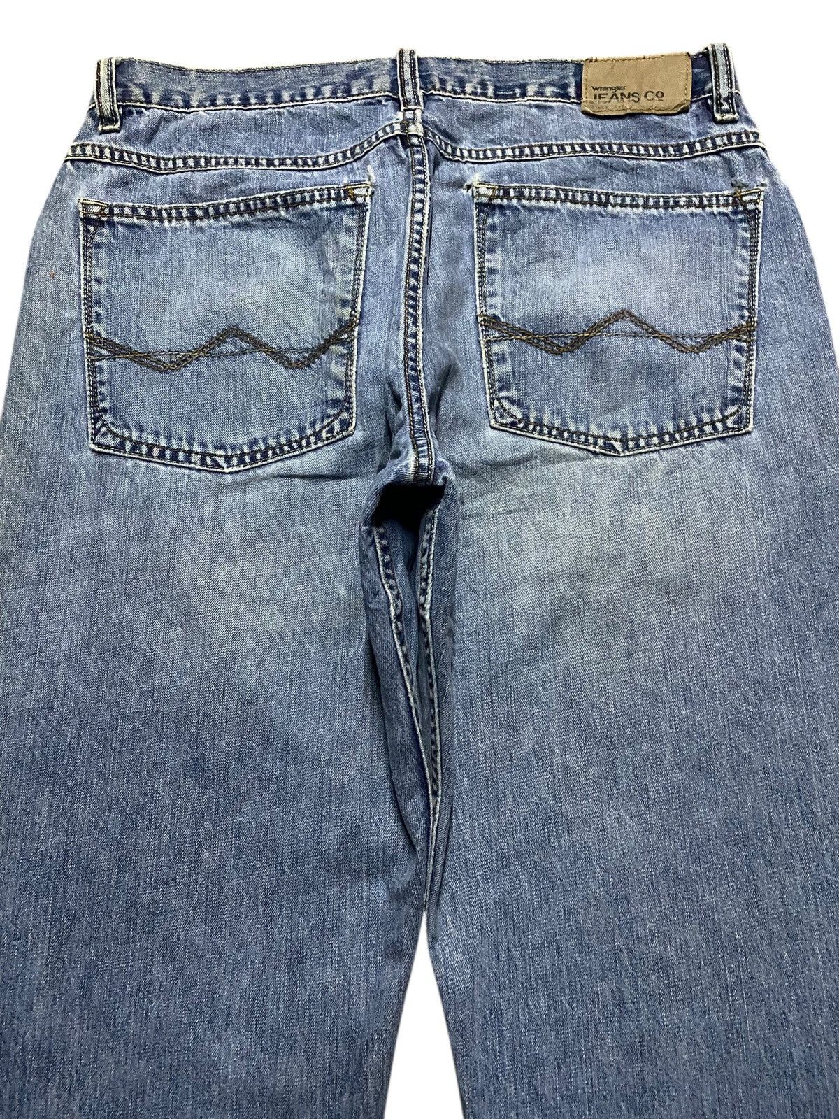 Wrangler Vintage Wrangler Relaxed Boot Light Wash Distressed Baggy Size US 32 / EU 48 - 4 Thumbnail