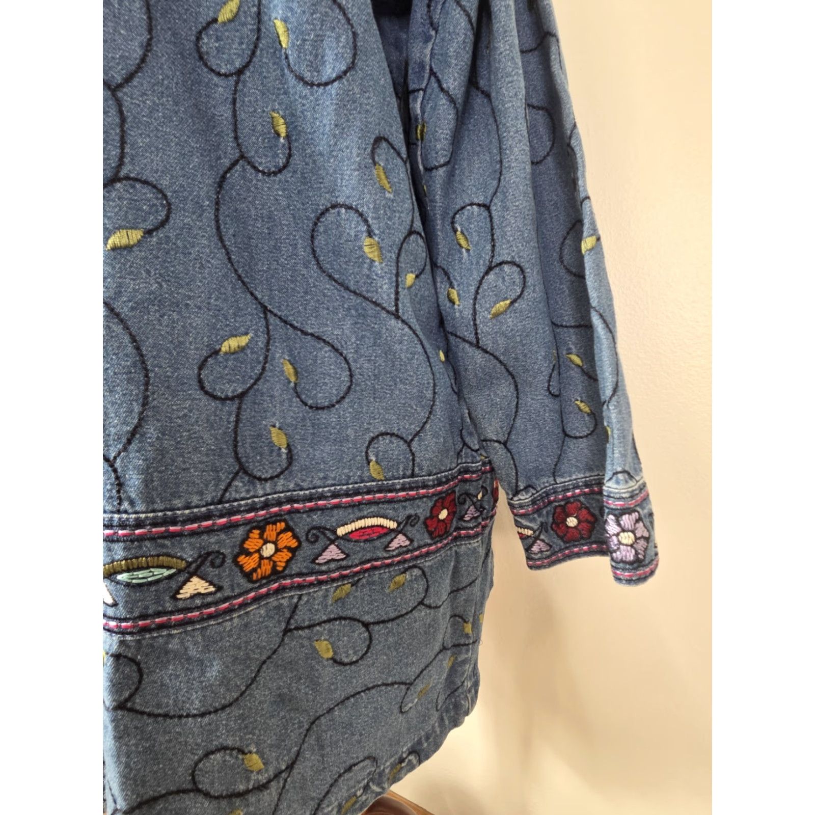 Denime VINTAGE Denim Embroidered Button Up Coat Jacket Womens XL 90s Floral Blue Denim Embroidered Jacket Women Size XL / US 12-14 / IT 48-50 - 4 Thumbnail