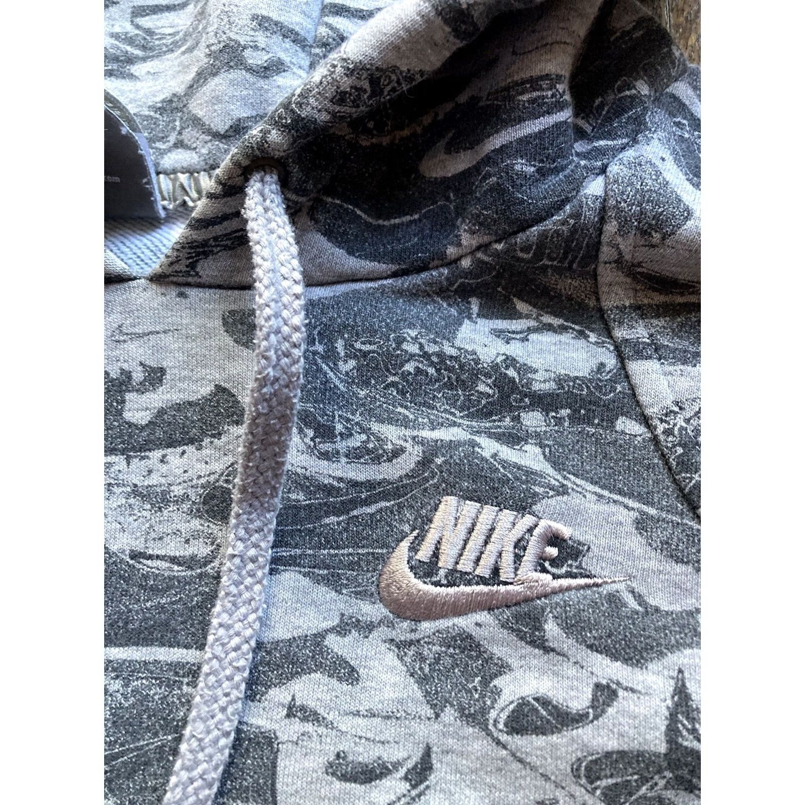Nike Nike Hoodie Mens Size Large AOP Sweatshirt Gray Camo Pullover Drawstring Swoosh Size US L / EU 52-54 / 3 - 5 Thumbnail
