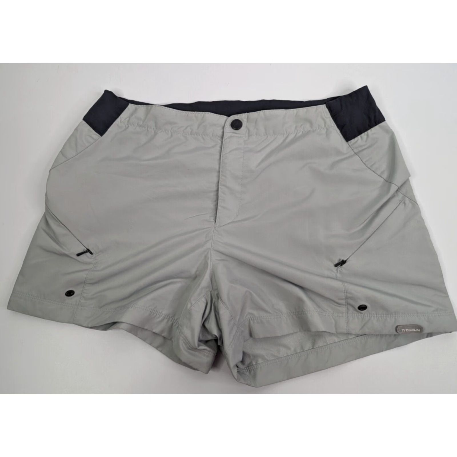 Vintage Columbia Women's Shorts Nylon Gray 4" Stretch Inseam 4" Hiking Gym Beach Fishing Activewear Black/Gray Short Regular Large Size 36" / US 14 / IT 50 - 2 Thumbnail