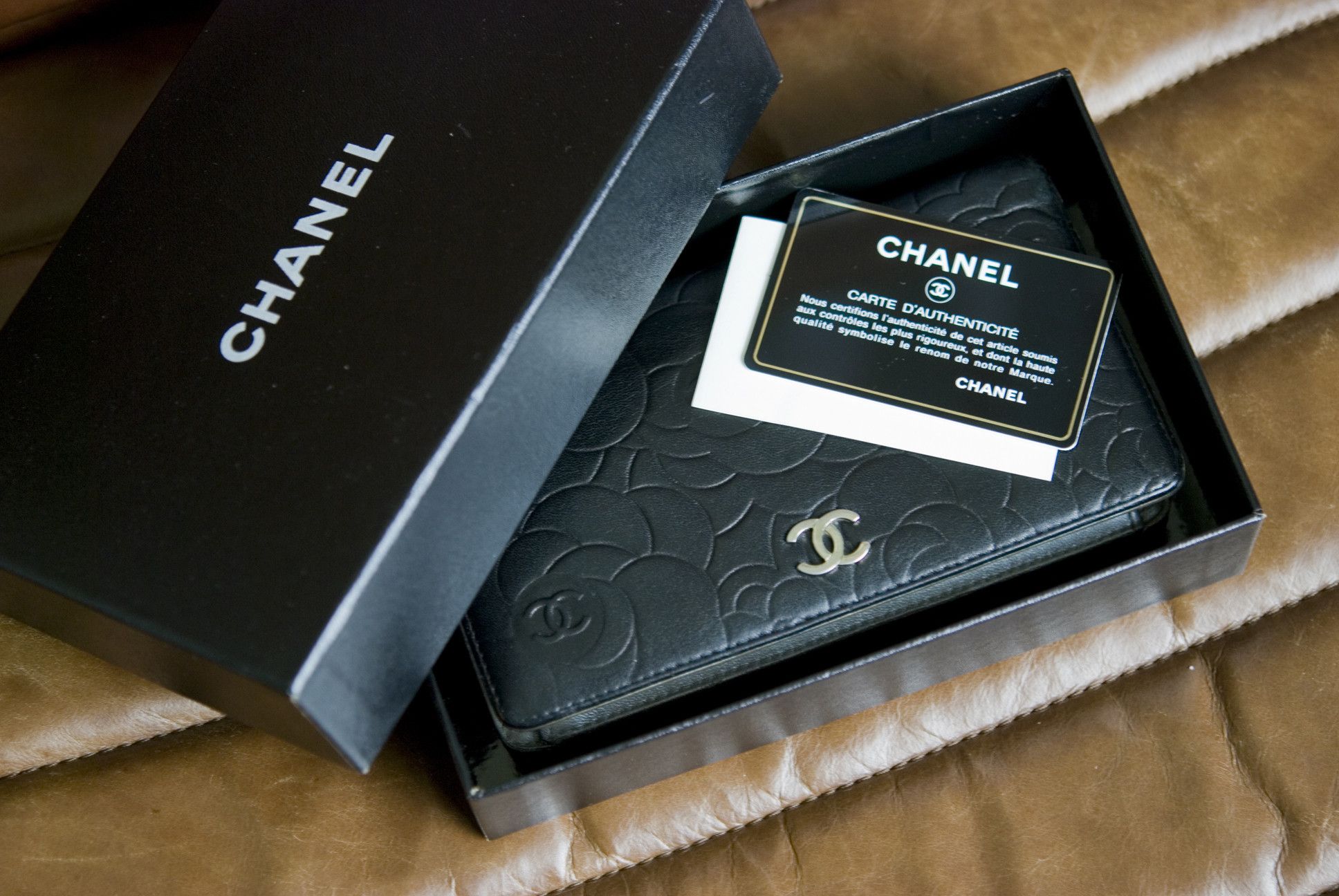 Chanel CHANEL Camellia Flower Embossed Leather Bifold Long Wallet Size ONE SIZE - 16 Thumbnail