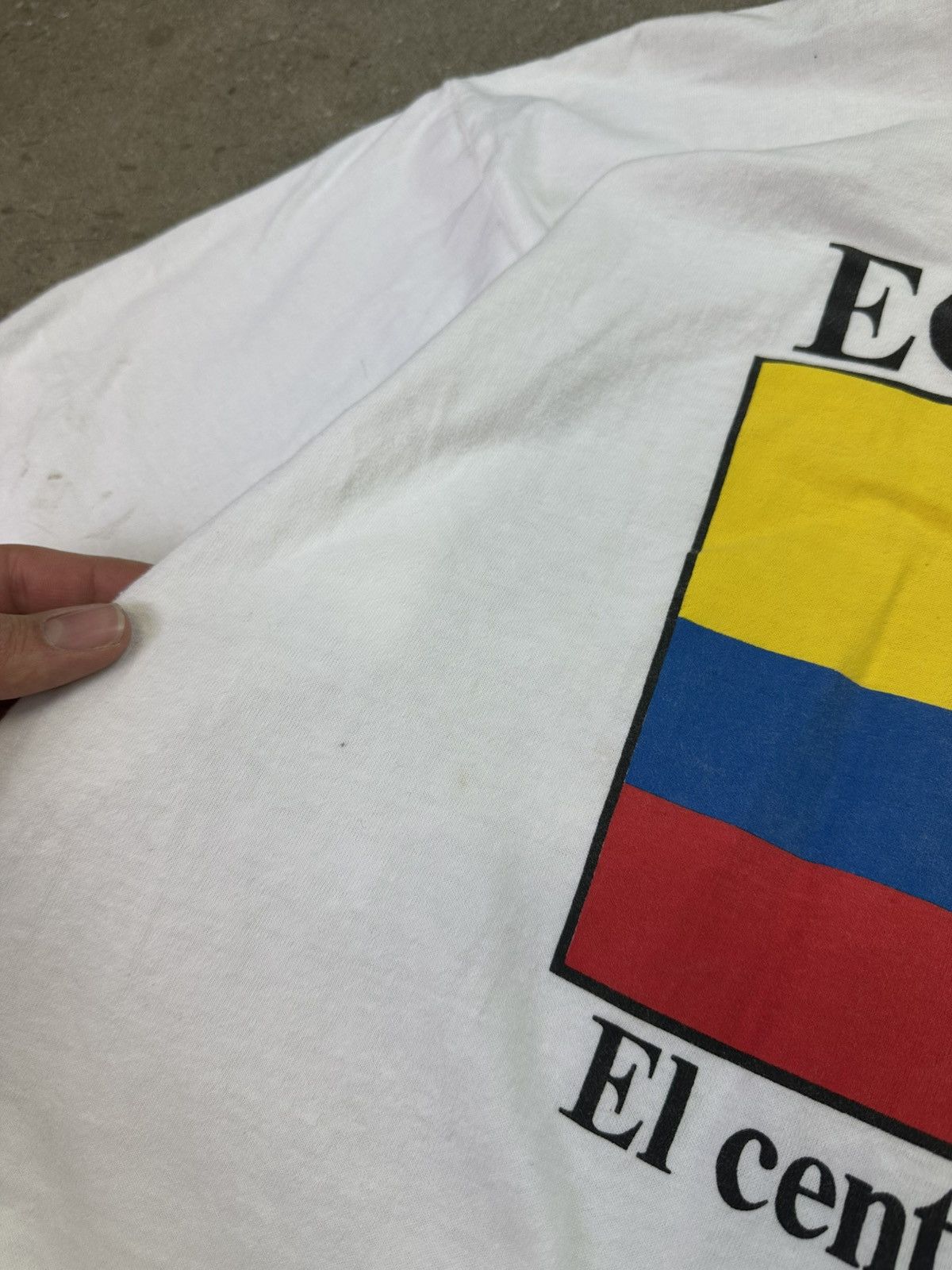 Vintage vintage 90s ecuador centre of the world flag tee white xl Size US XL / EU 56 / 4 - 5 Thumbnail