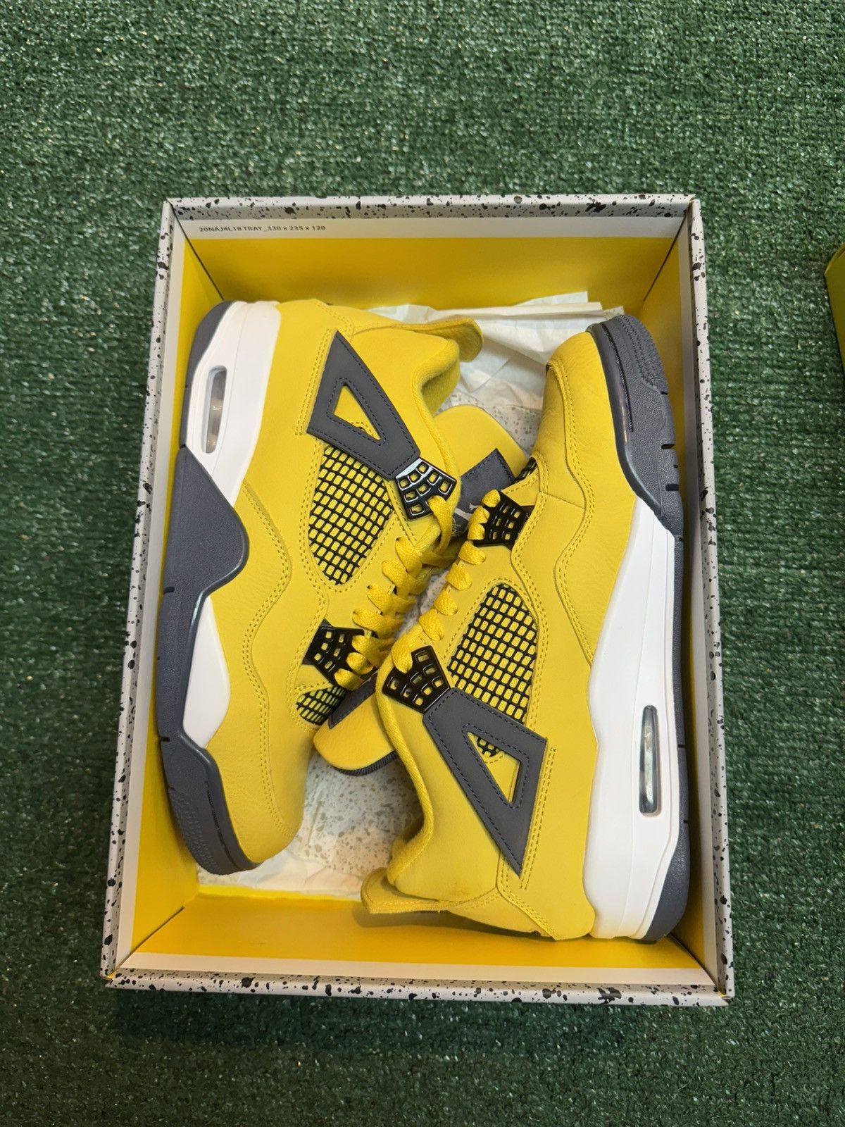 Jordan Brand Jordan Retro 4 Lightning Size 9 Size US 9 / EU 42 - 13 Thumbnail