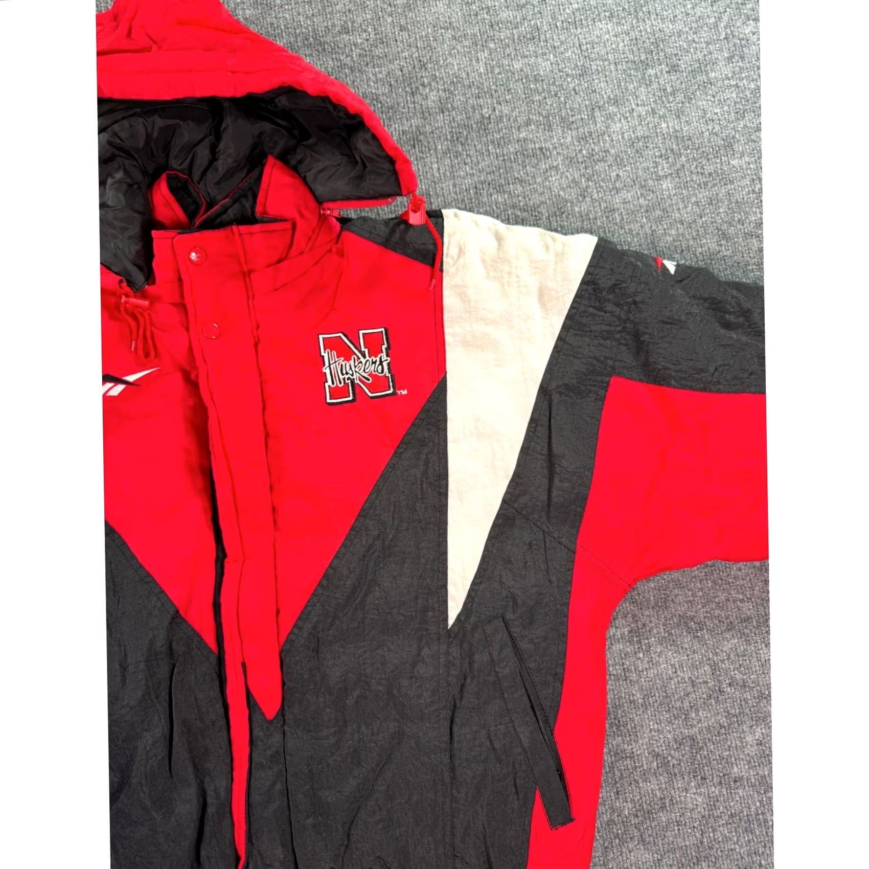 Reebok VINTAGE Reebok Nebraska Huskers Jacket Mens M Red Black Puffer Hooded NCAA Size US M / EU 48-50 / 2 - 3 Thumbnail