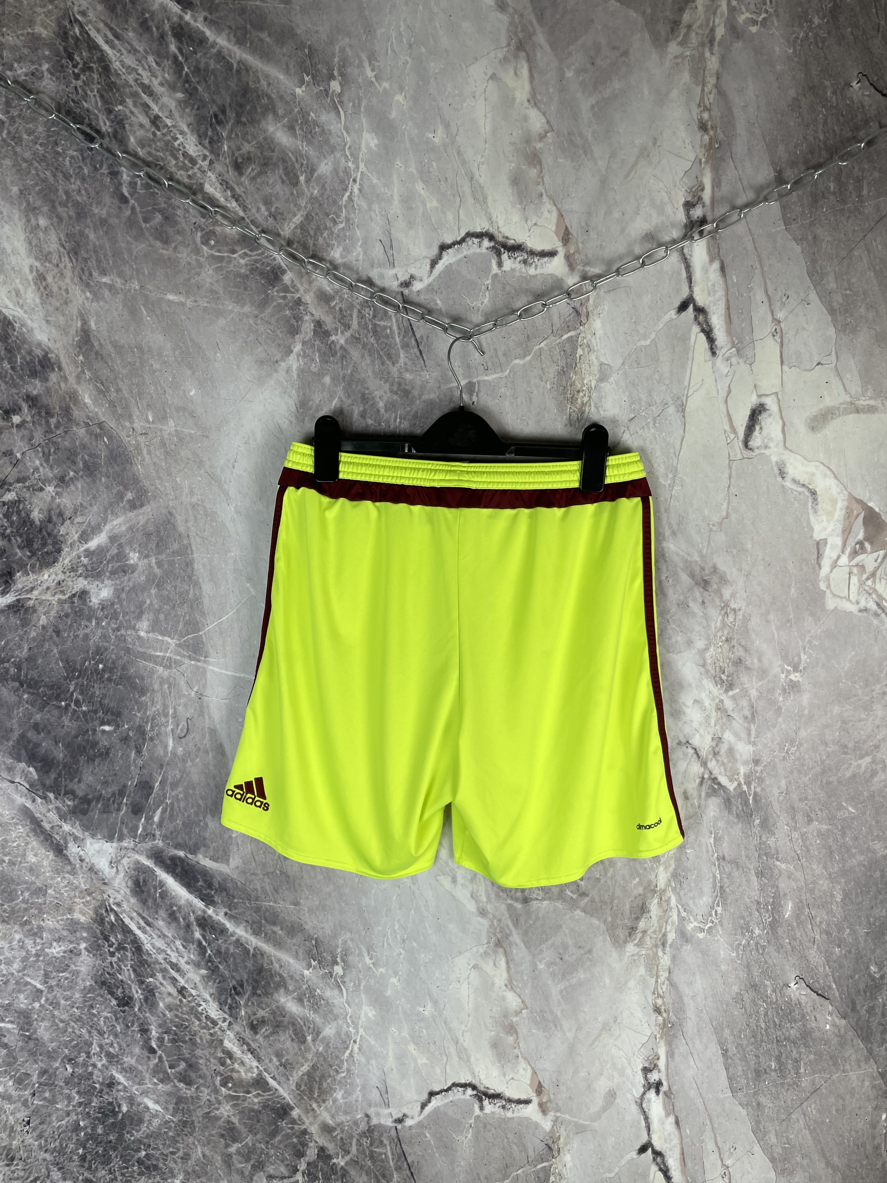 Adidas Adidas Vintage Mens Shorts Size US 34 / EU 50 - 8 Thumbnail